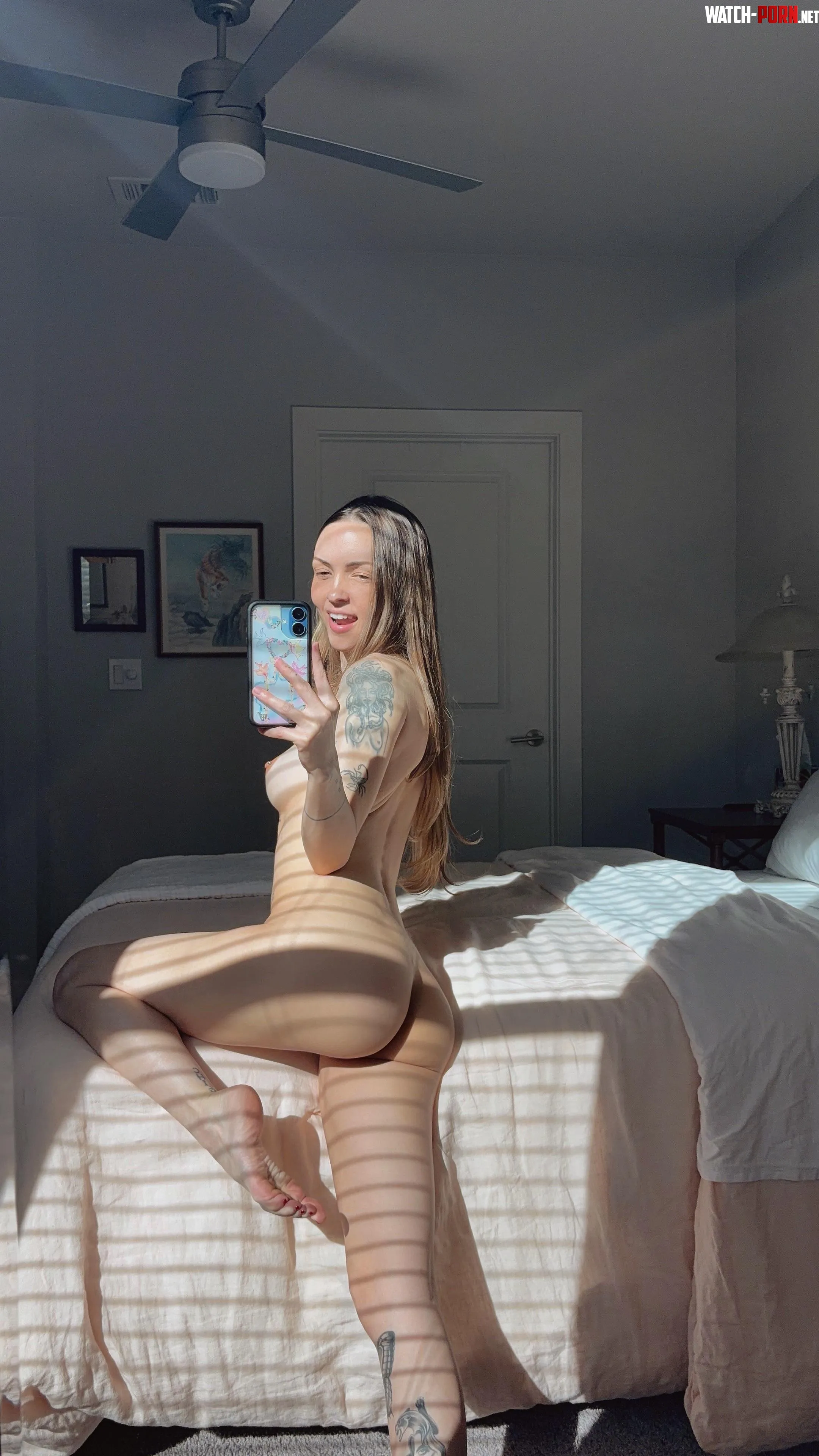 spotted: naked girl NOT using AI or chatbots, an anomaly nowadays. by ittybittybilly