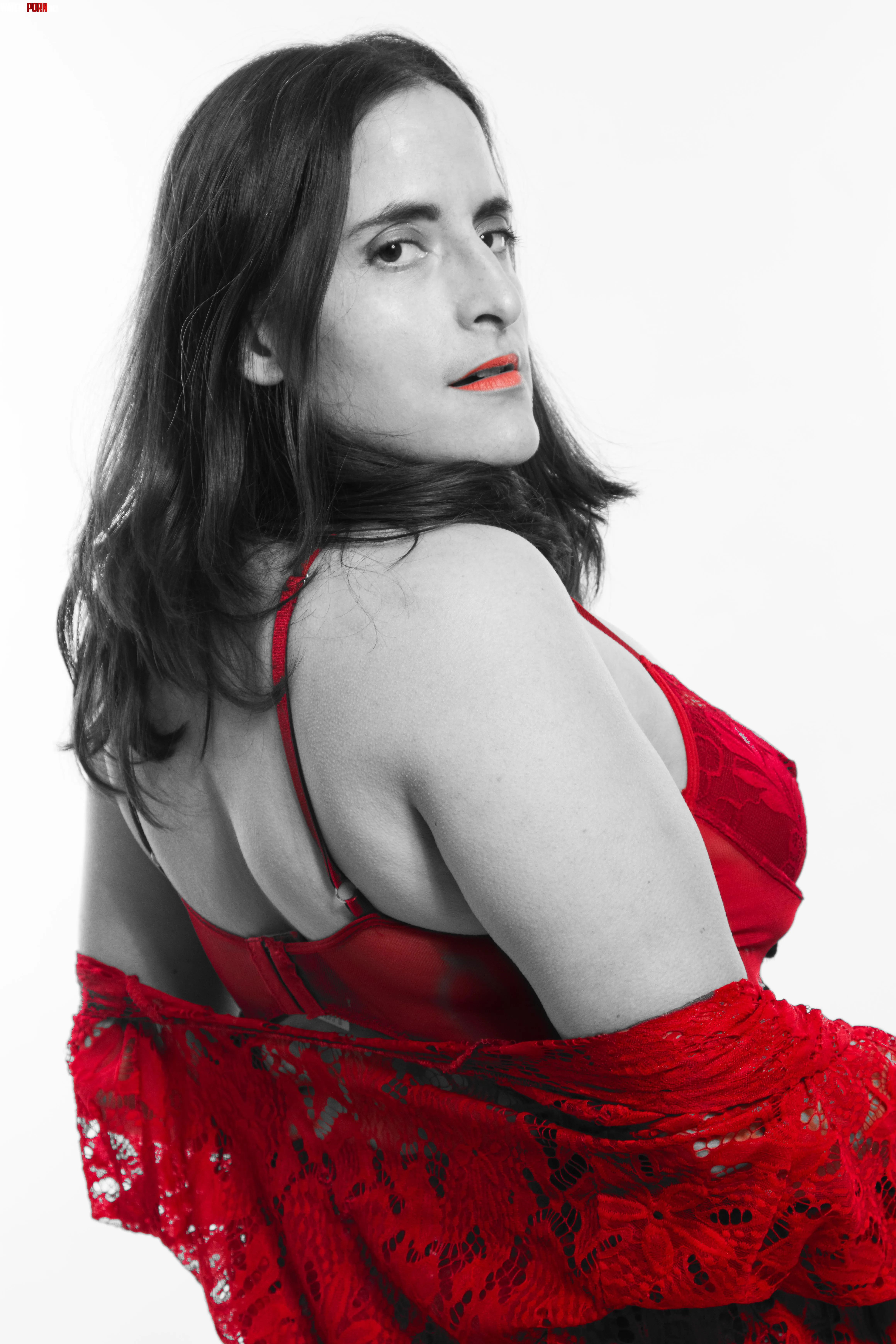 Is red my colour? by Lorelei_OFans