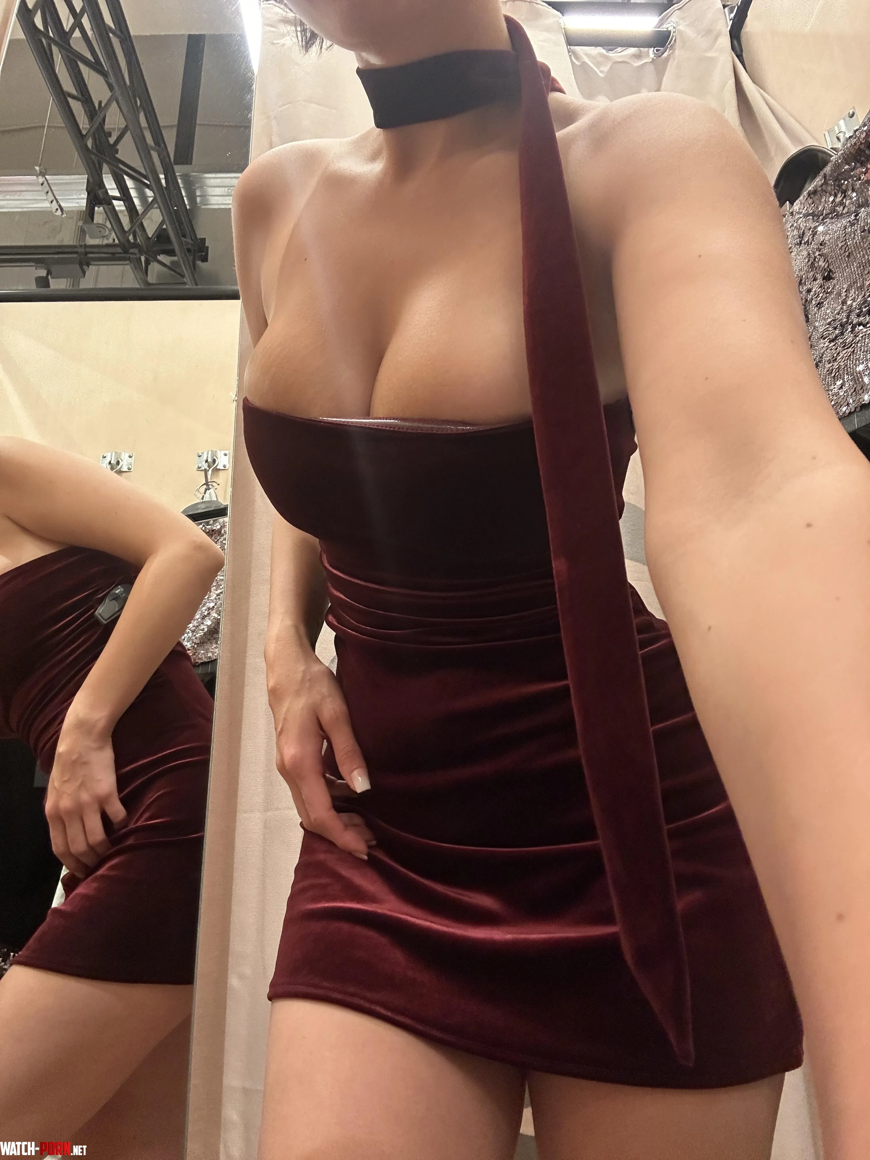 My dress hugs my body perfectly by Ronckelsharod