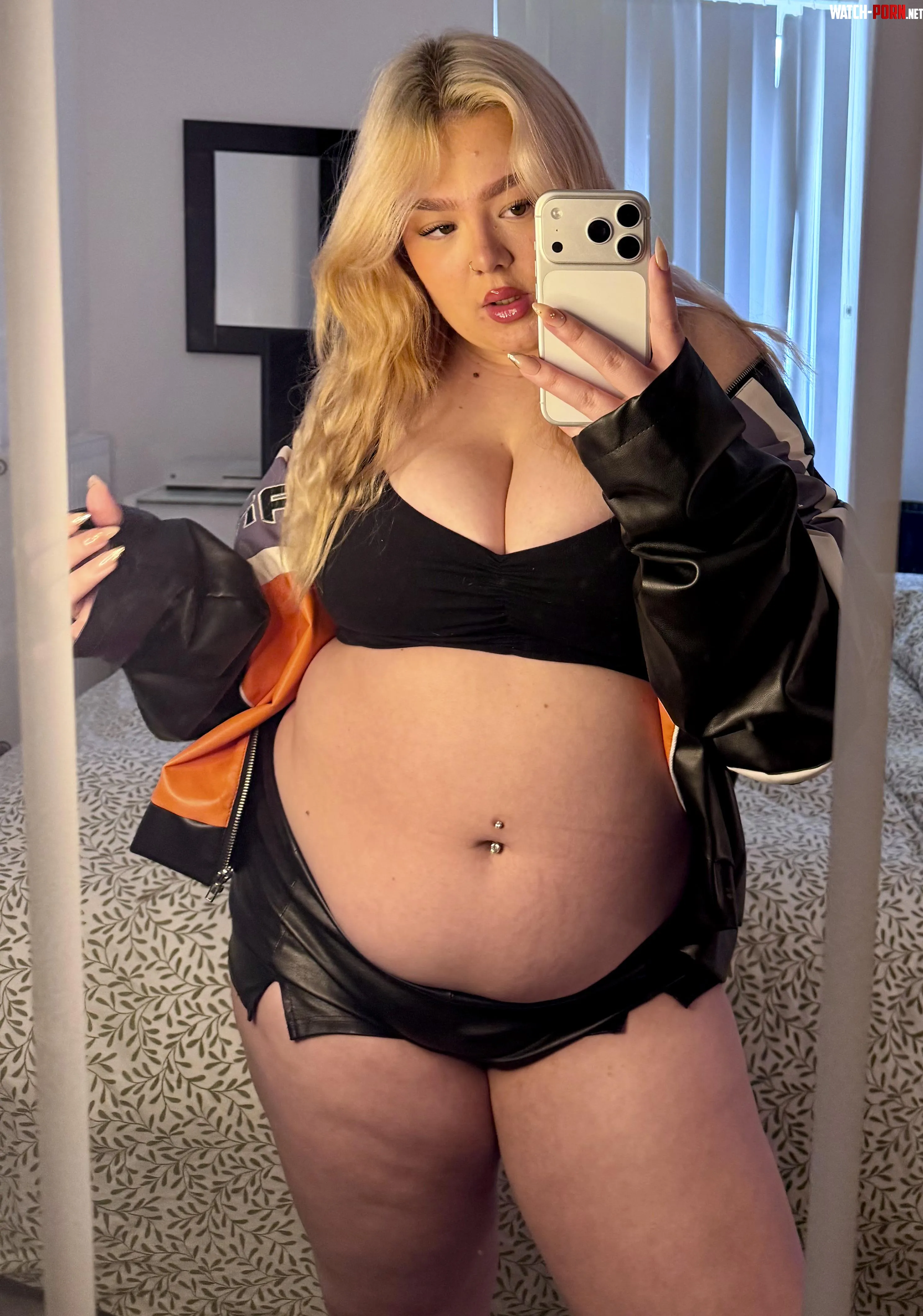 I love the way my belly gets bigger by CurvyKc1