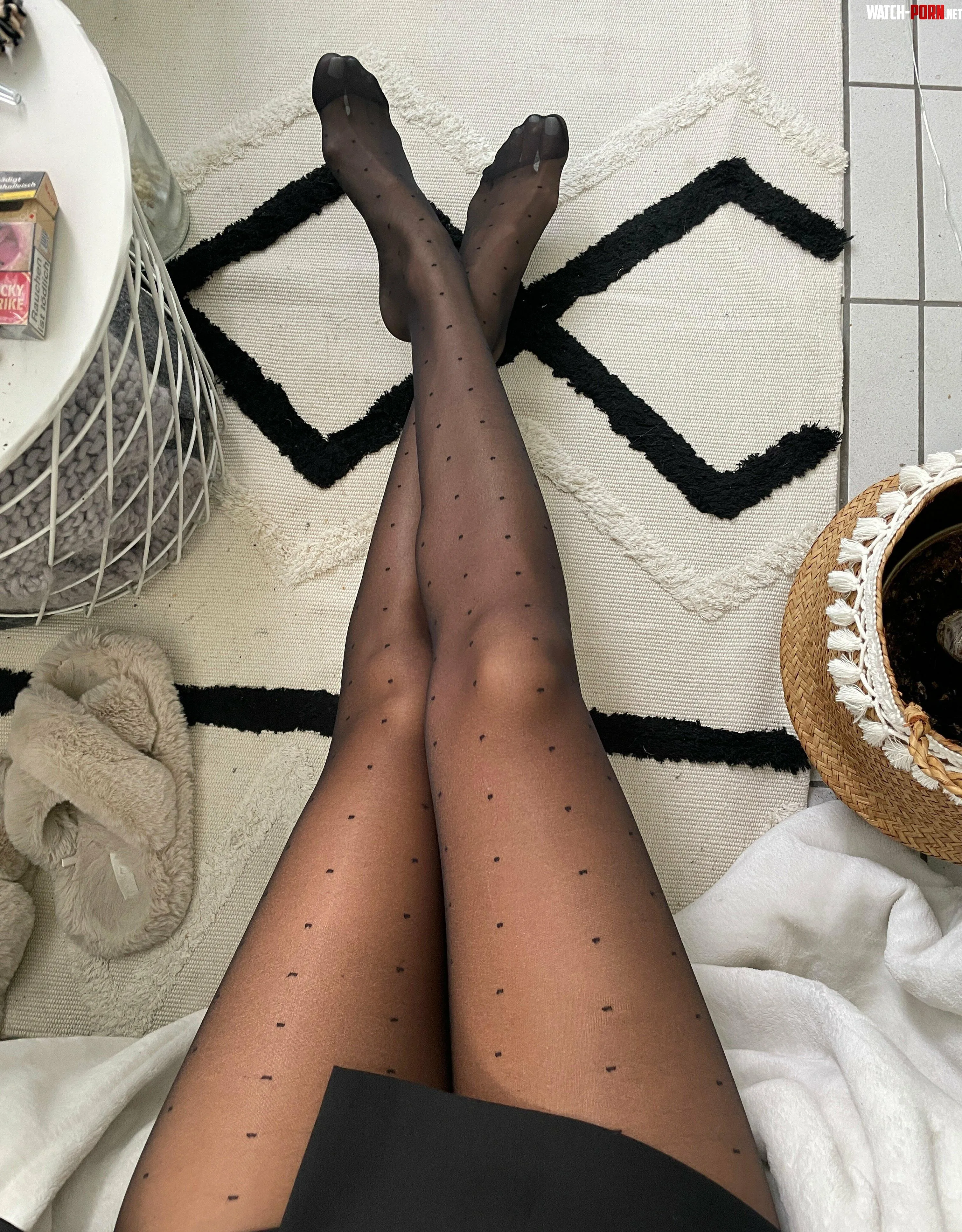 Wer möchte meine Fußablage für meine Pantyhose sein? 😃 by Miss_ToetallyPerfect