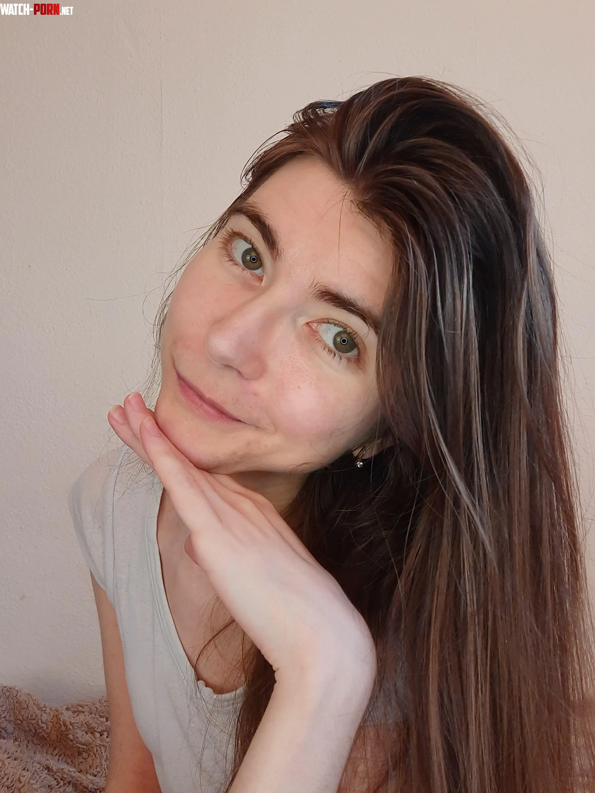 Green eyes and brown hair 😊 by cutepavvs