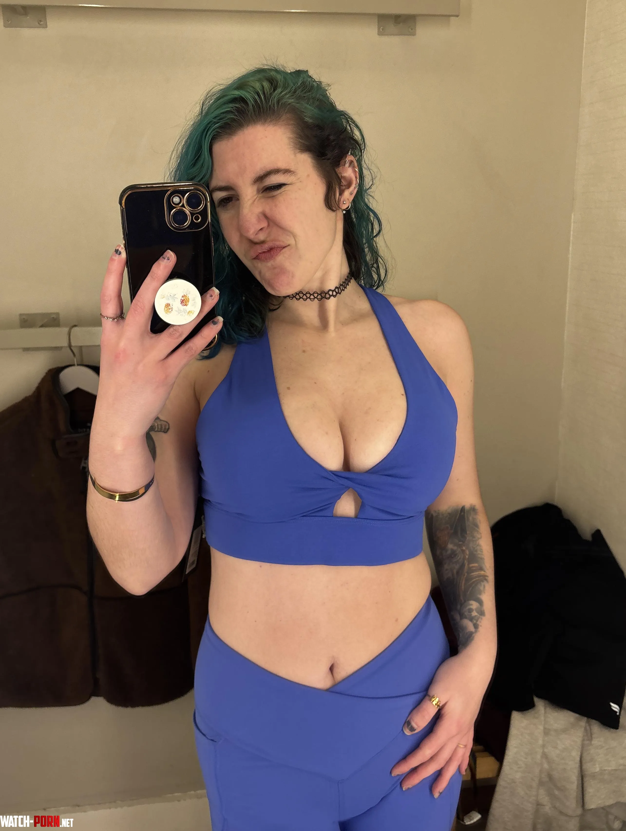 Perky cleavage by sirenskiss3