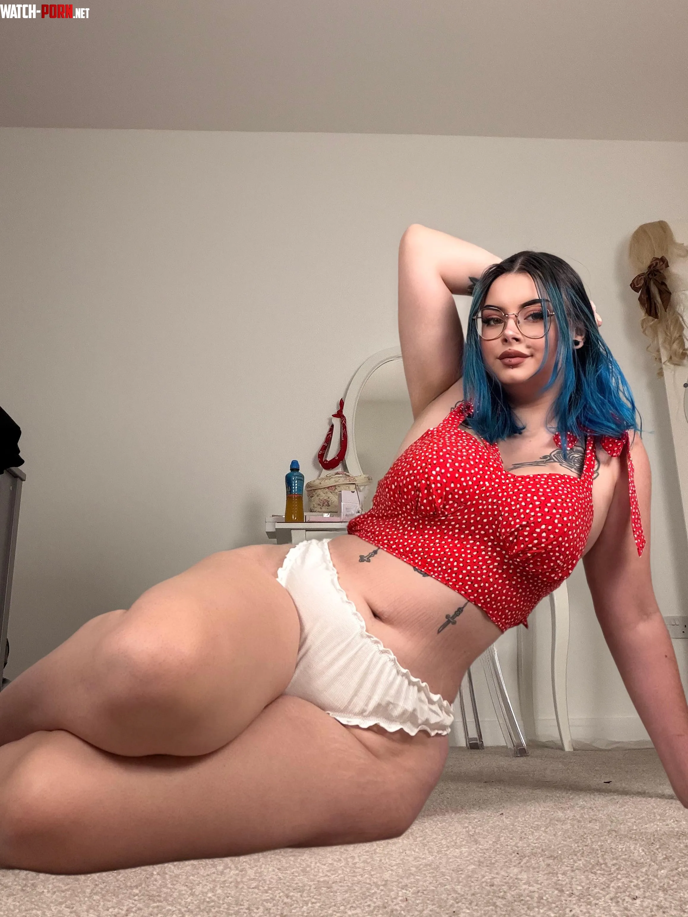 Red looks good on me by pastelxwh0re