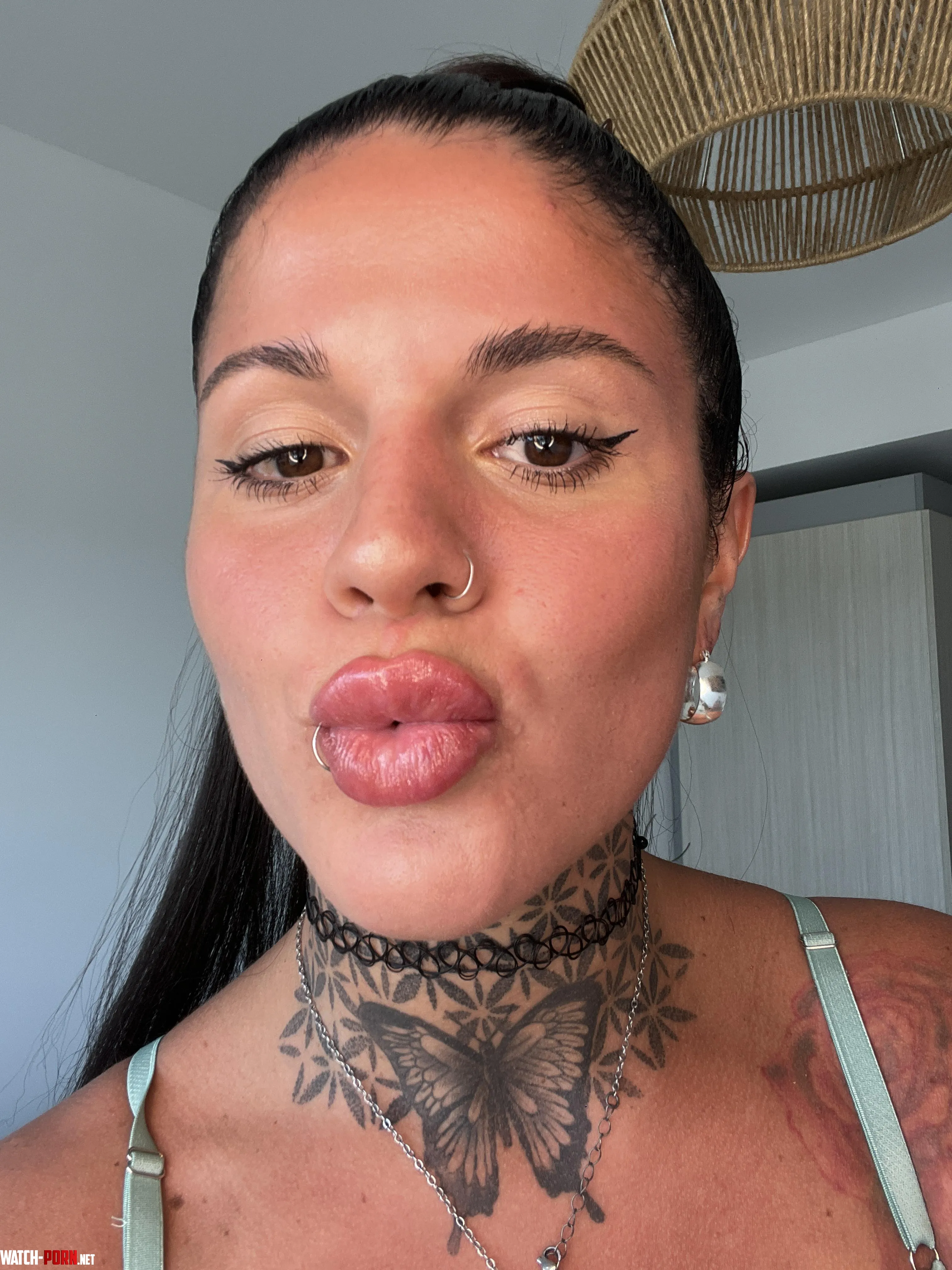 Sé que te encanta ver mi boca de pato y imaginar mis deliciosos besos sobre tu cuerpo by girlytattoo
