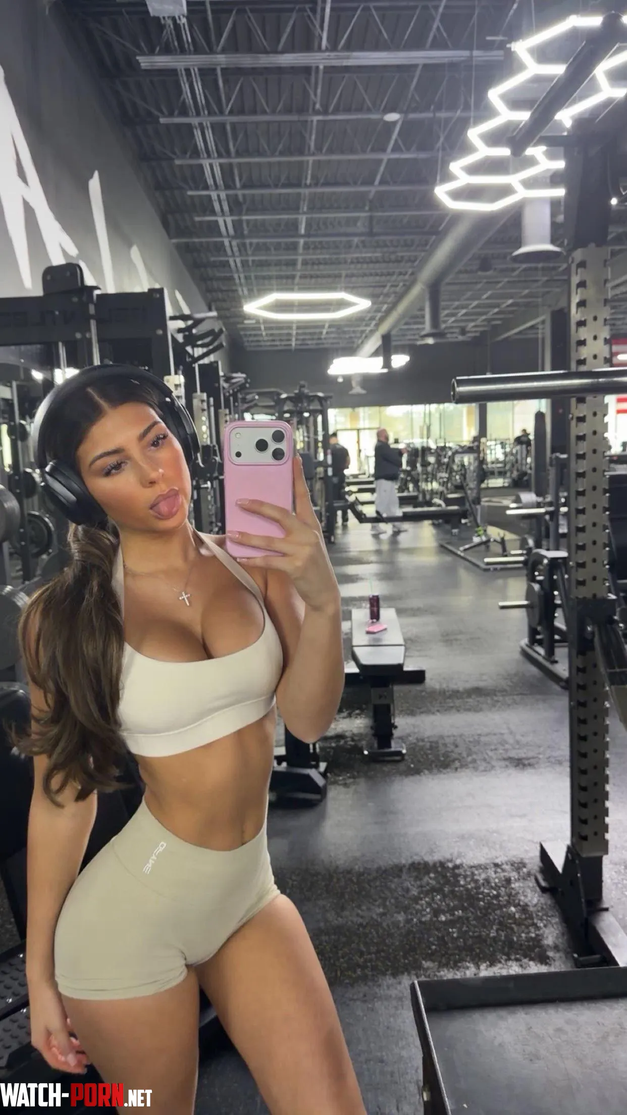 Gym girl by stove-pipe321