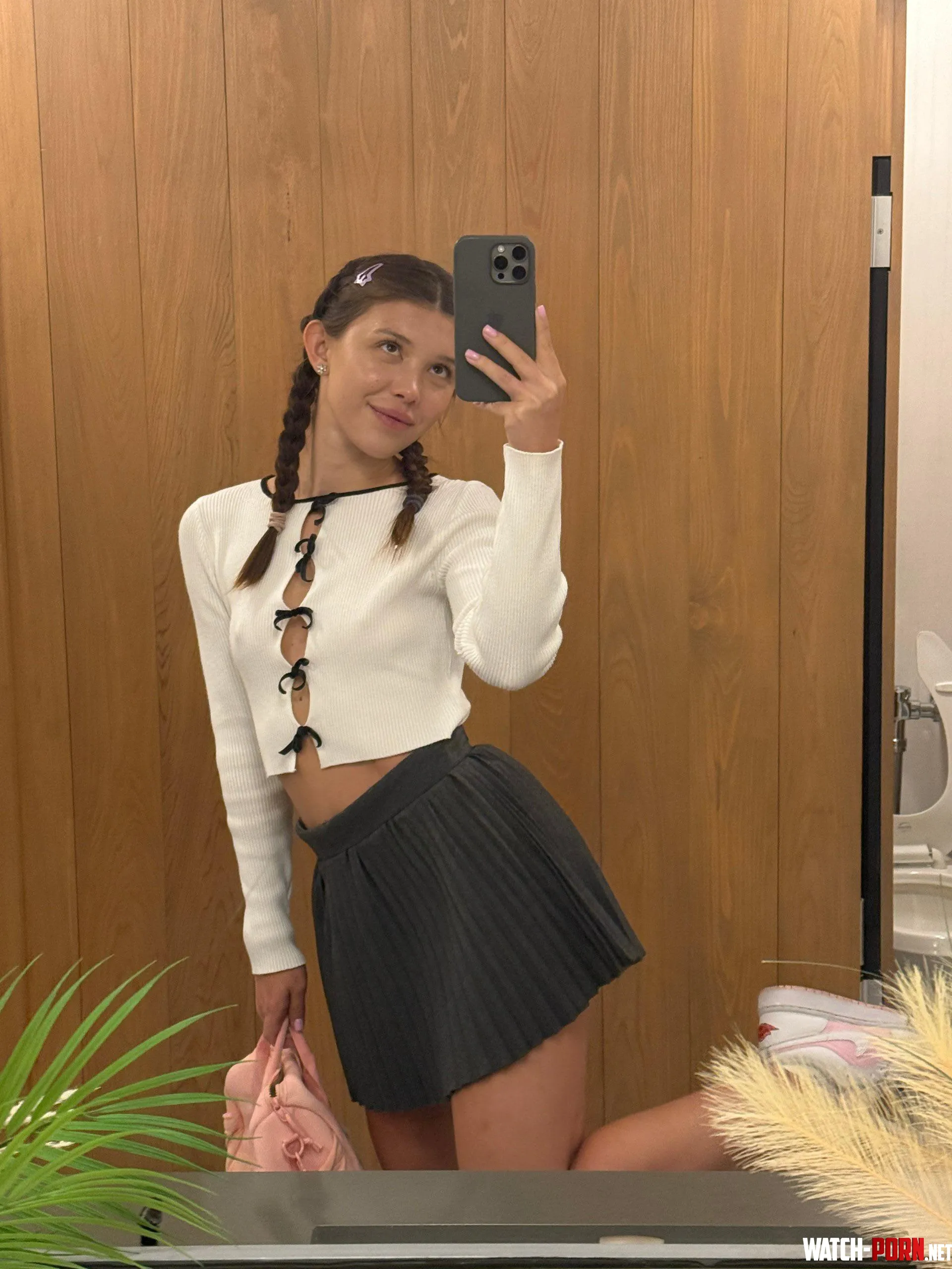 I love my croptop here, I feel so cute here by sloppypuppyy