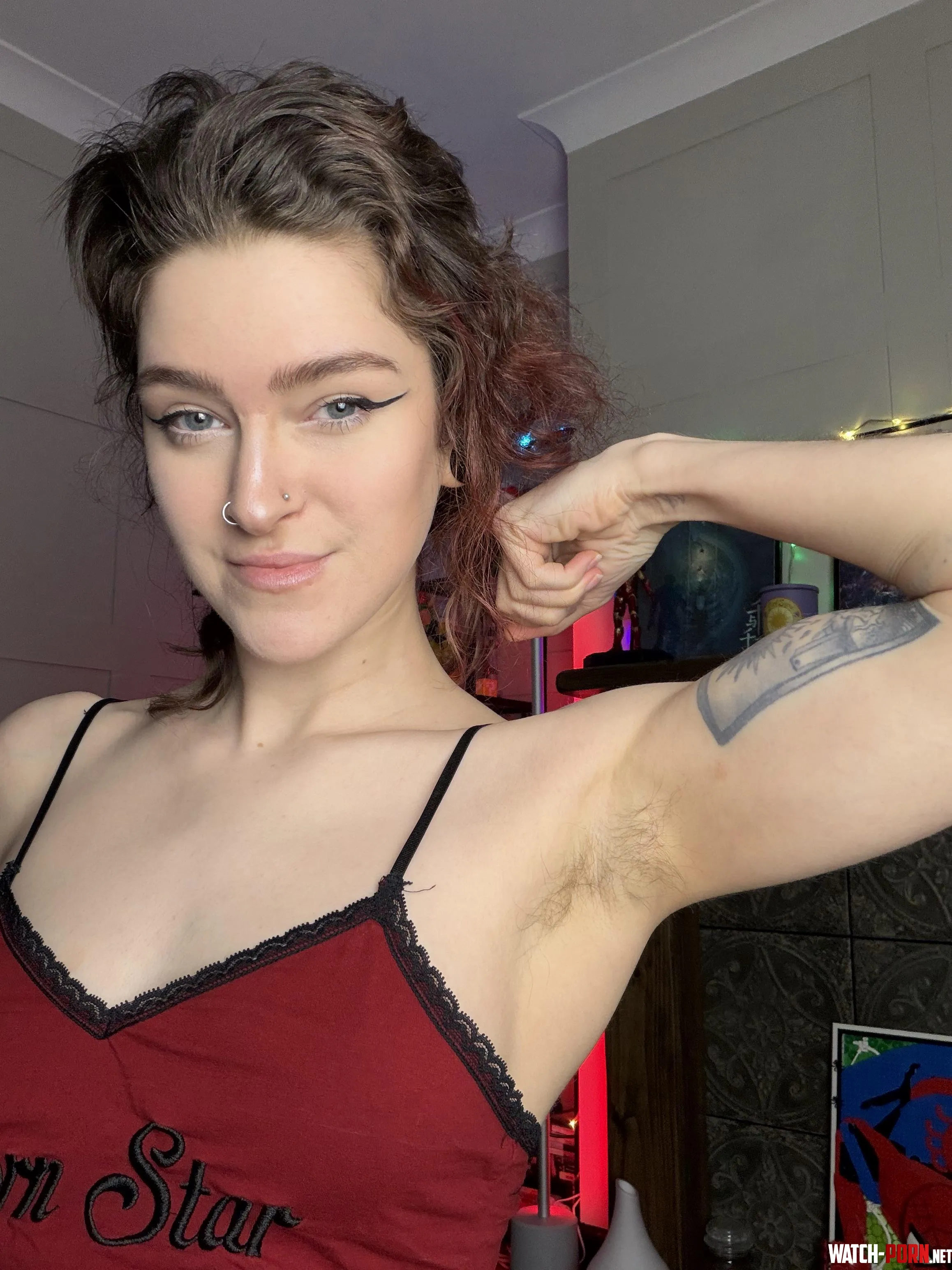 Hairy armpits & bicep might be the winning combo by baby_moonn