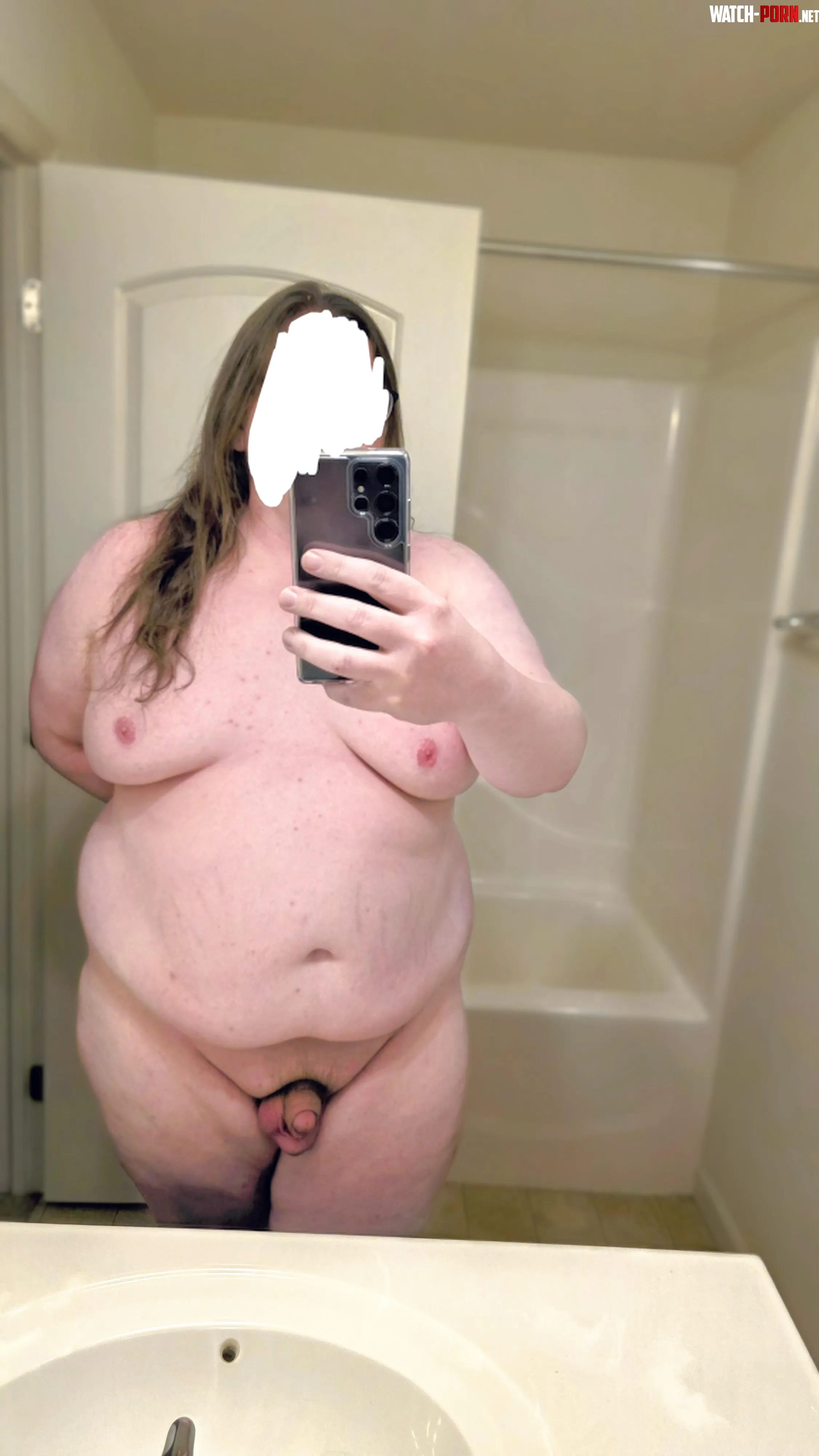 Do you think I look pretty? by EmilyyRosee92