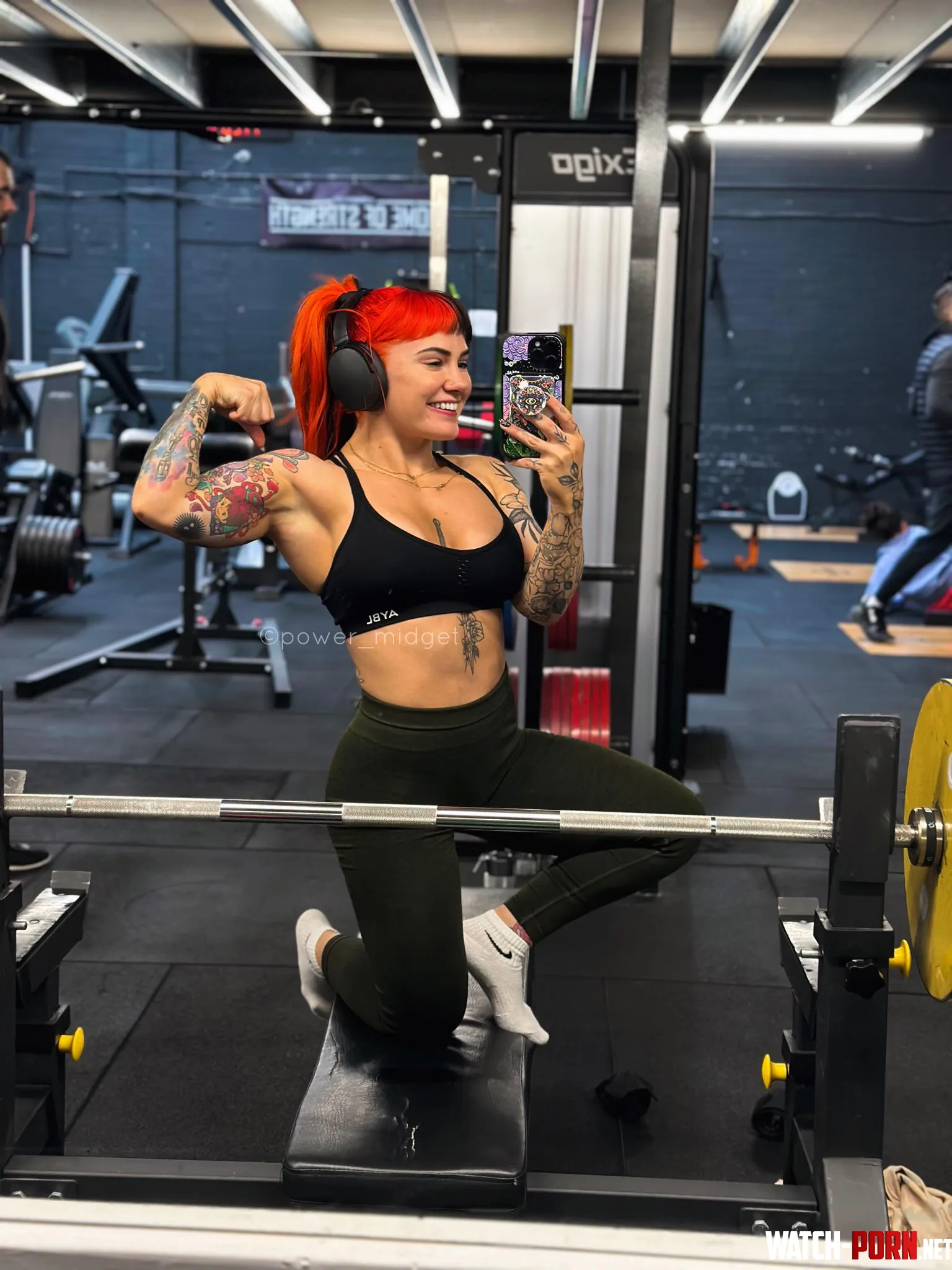 Do you push harder alone or with a gym buddy? by power_midget