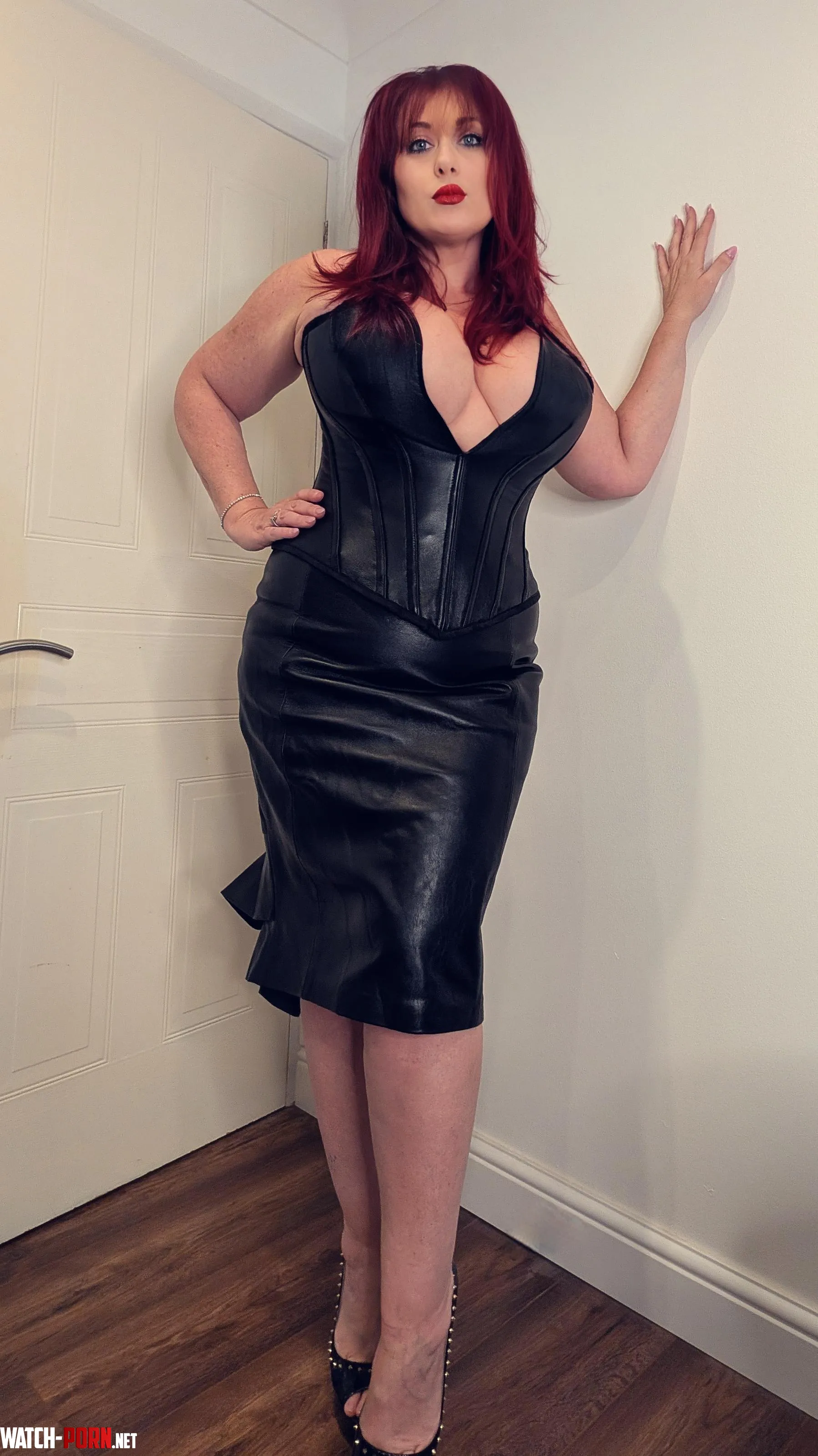 My first real leather outfit. I'm hooked. What do you think? by MistressLolaLu