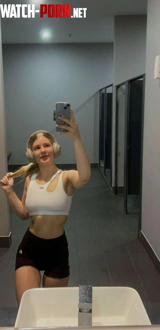 this frame feels right by innocentshaelah