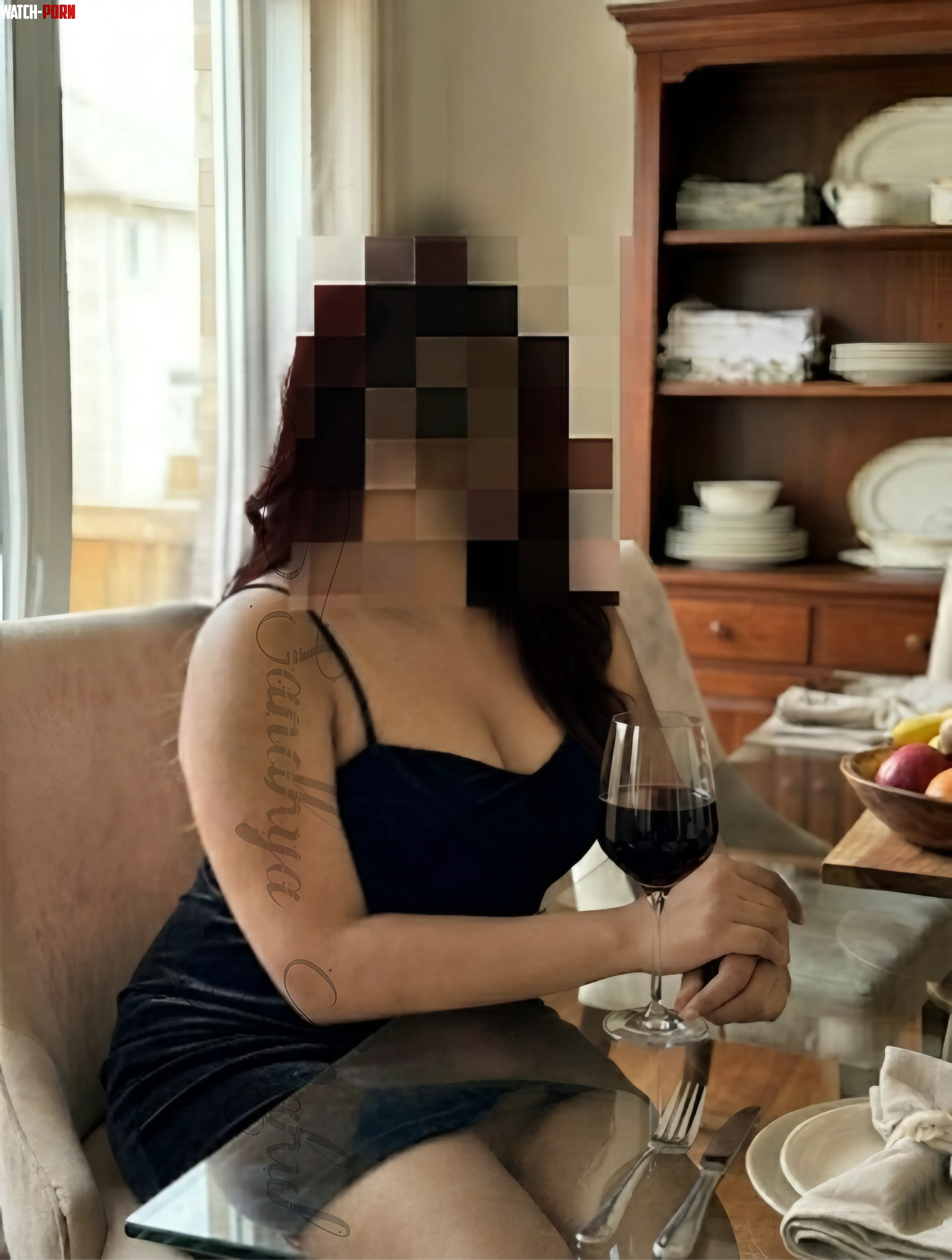 When guest at home for dinner ♠️🥂❤️ where u gonna sit 😻😻 [F] by Single_Middle6290