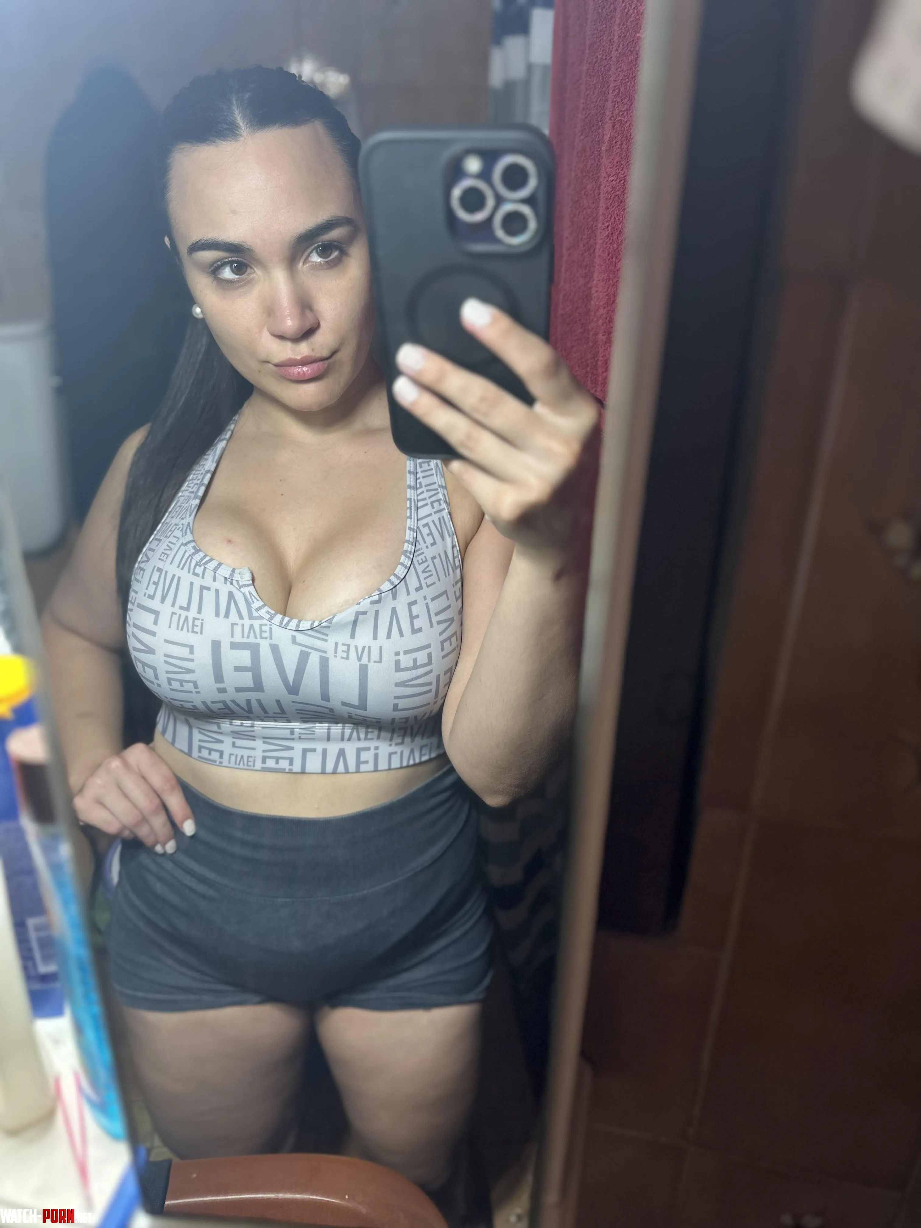 It's more comfortable to wear your hair up. by roxx_xieLov