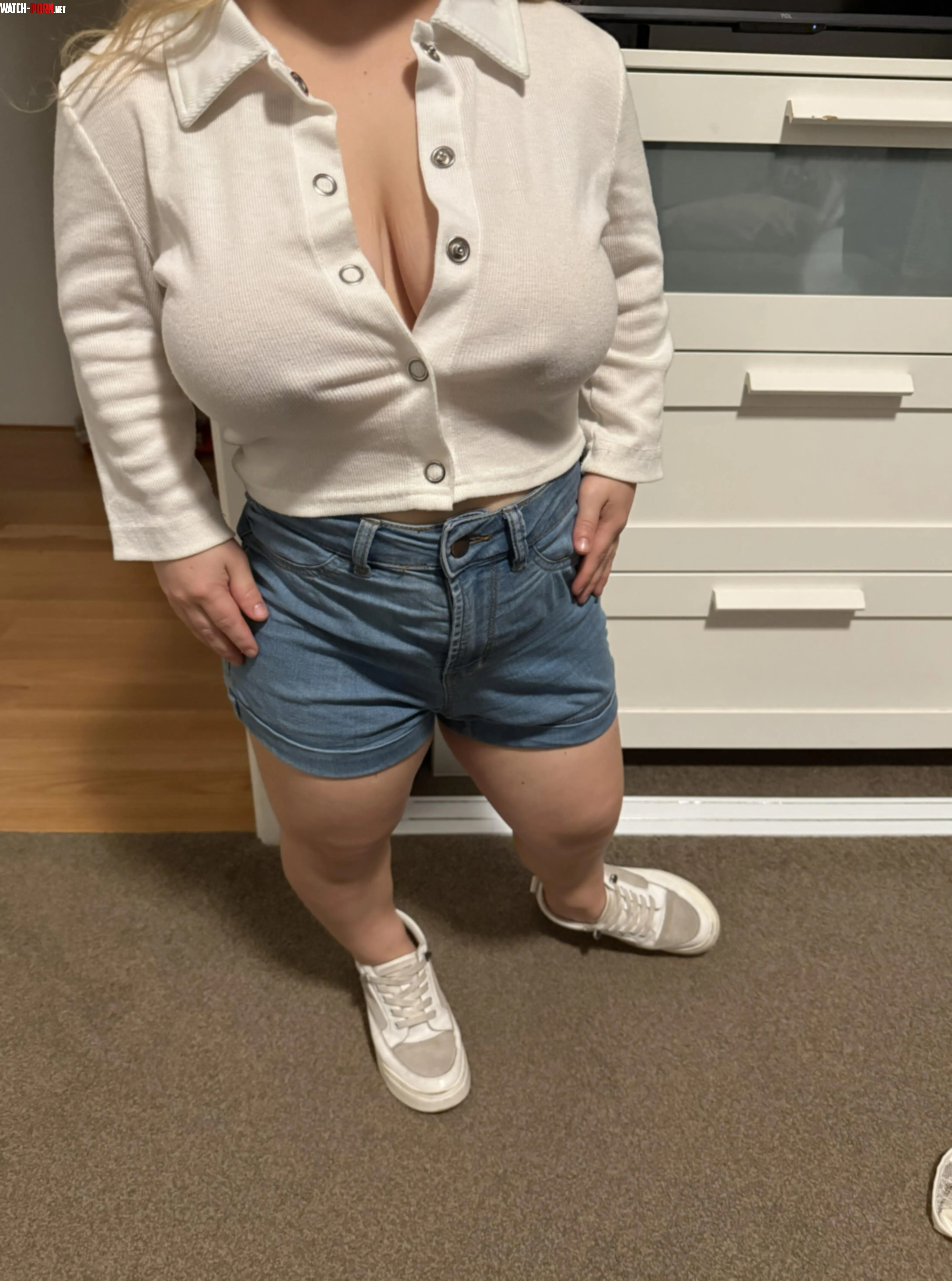 just a dwarf who feels better without a bra by firstyasminxx