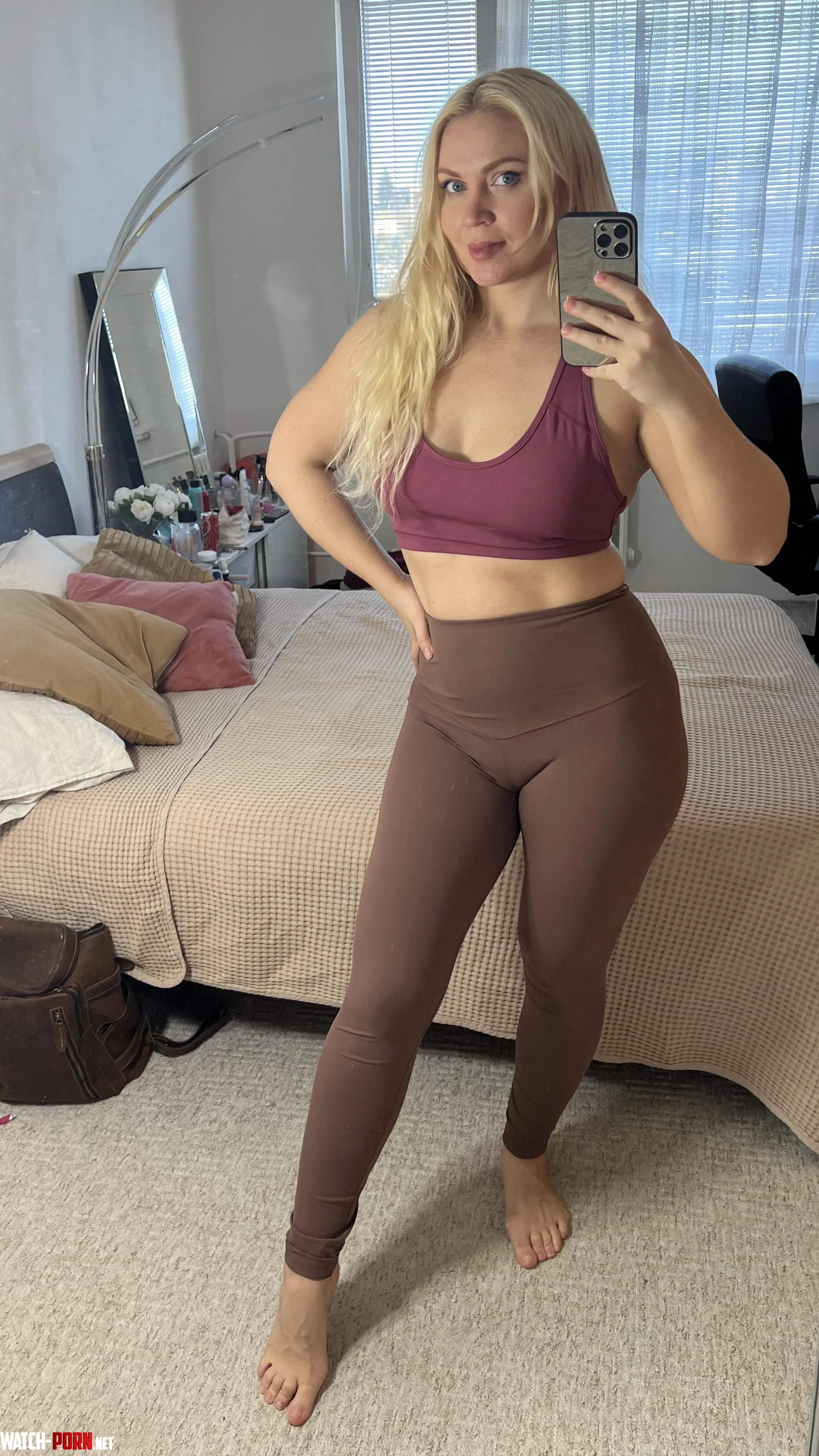 the seam on these leggings feels so good by Zerworinellea