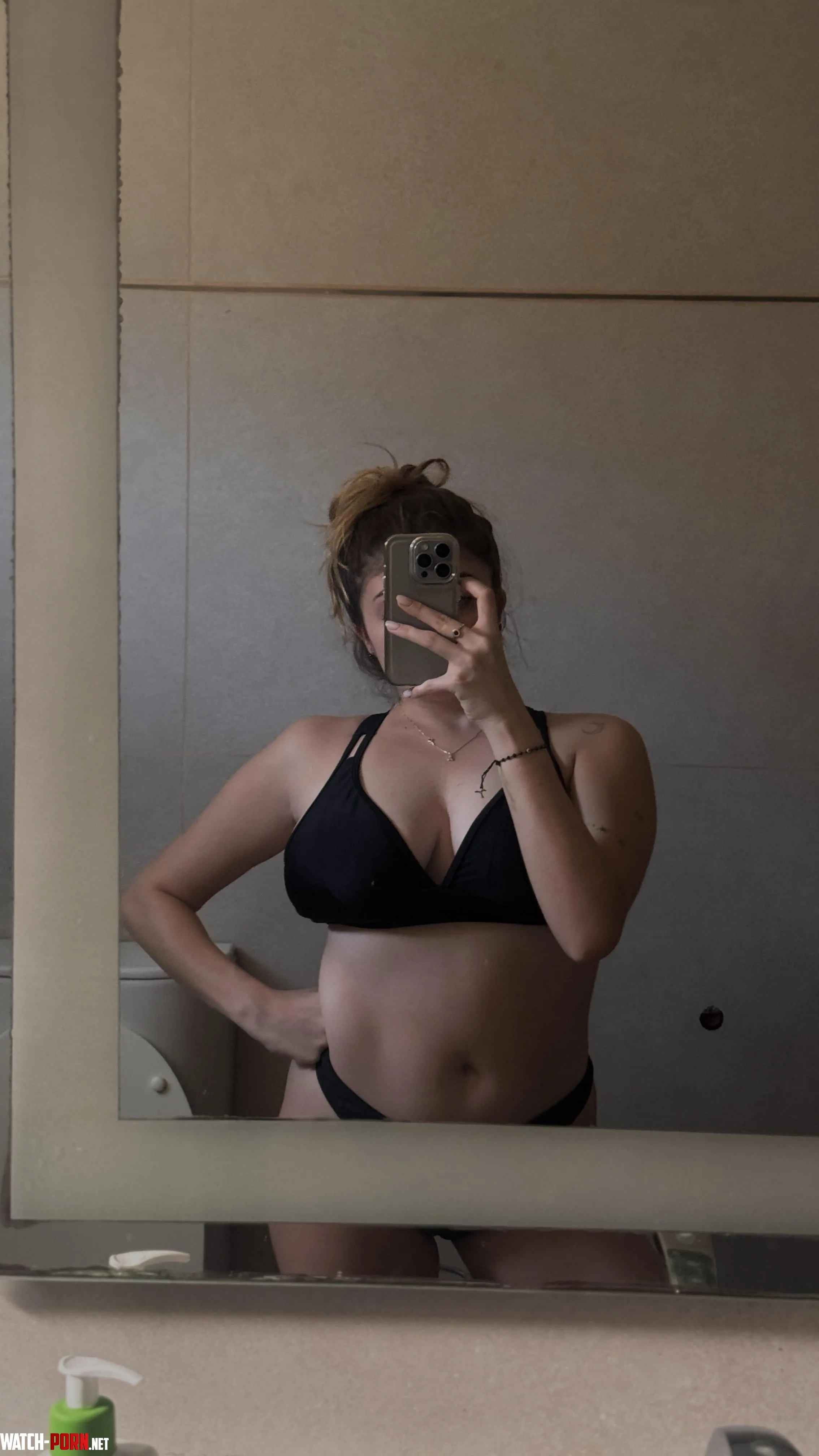 It's hot for this body by Queenagusta