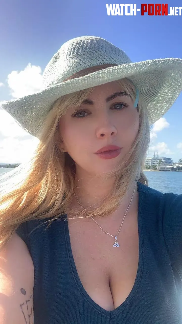 Irish girl living her life in Australia @eva_love102 by Caracutie3