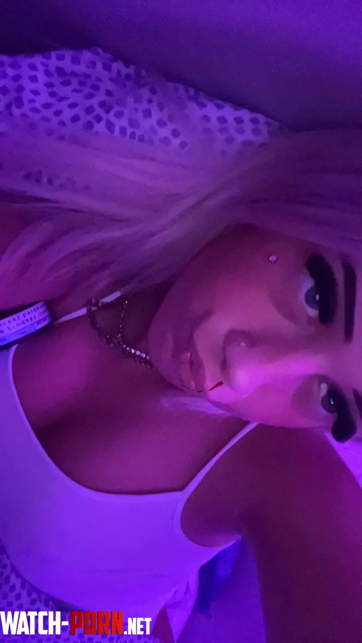 Vill du ta strypgrepp om mig och knulla skiten ur mig? 😩😈 by nicolelarsson