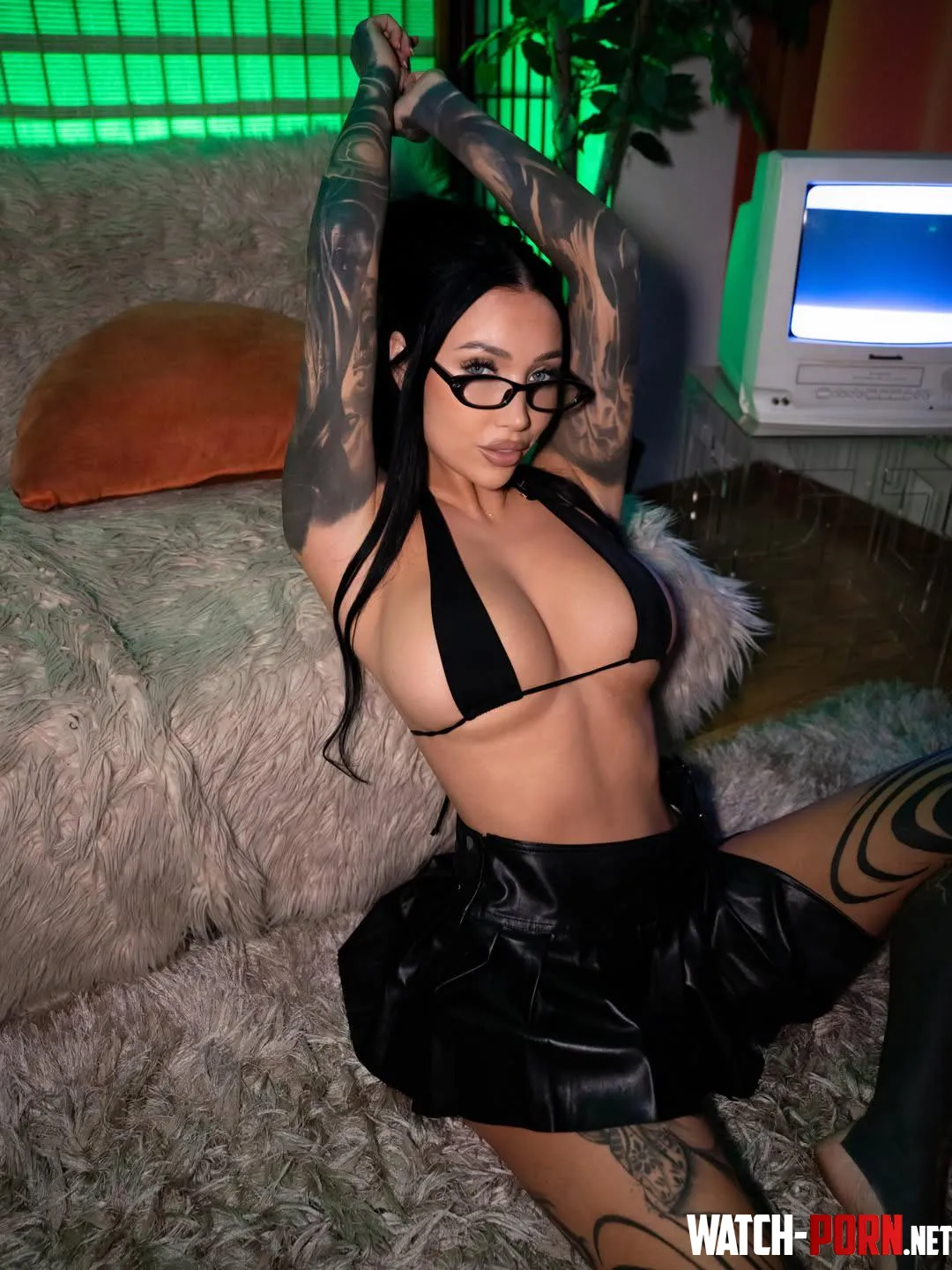 Nerdy brunette ? 🤓 by WillowHarperr