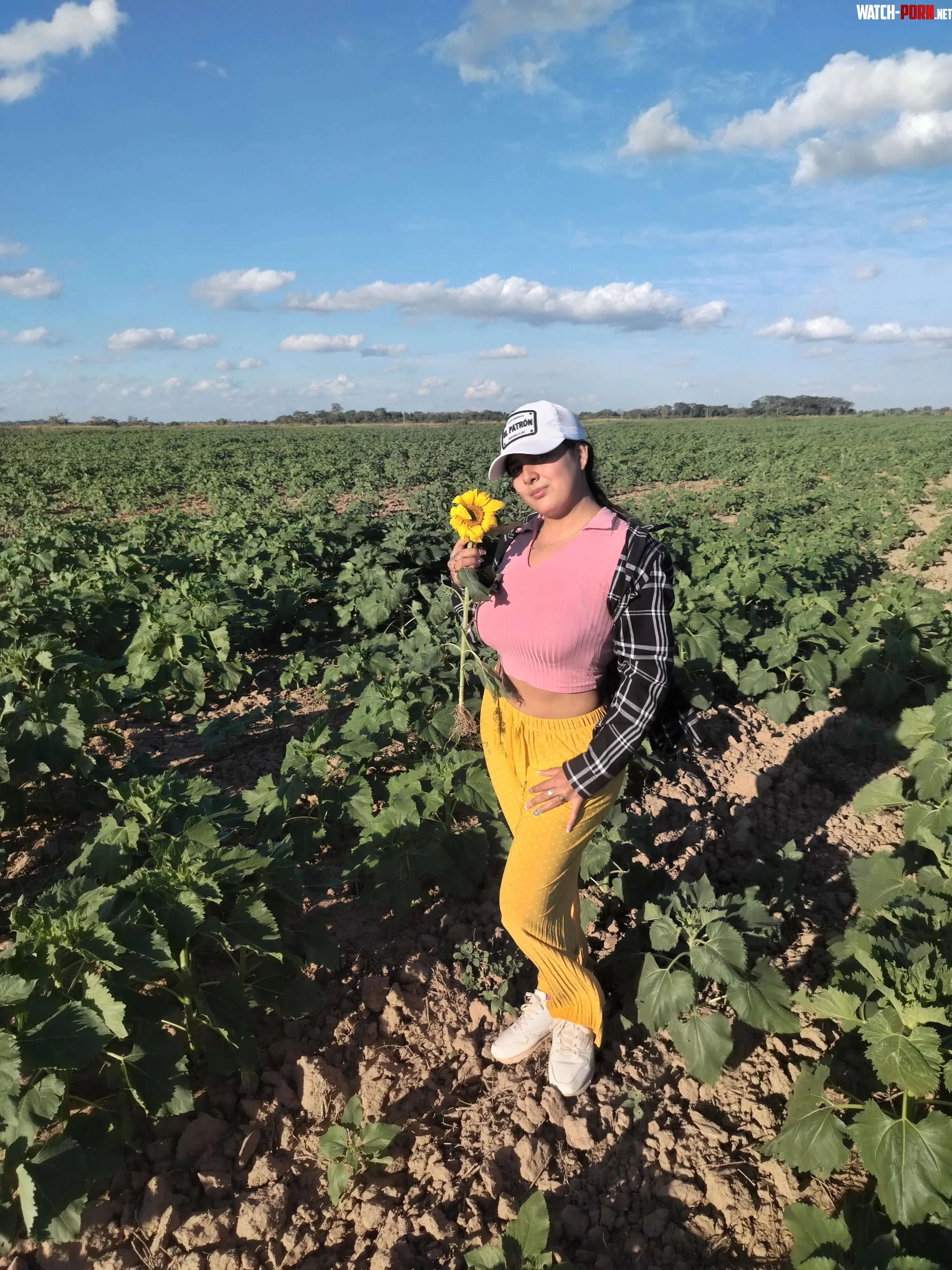 Hola como están 😊 by AgreeableBluebird390