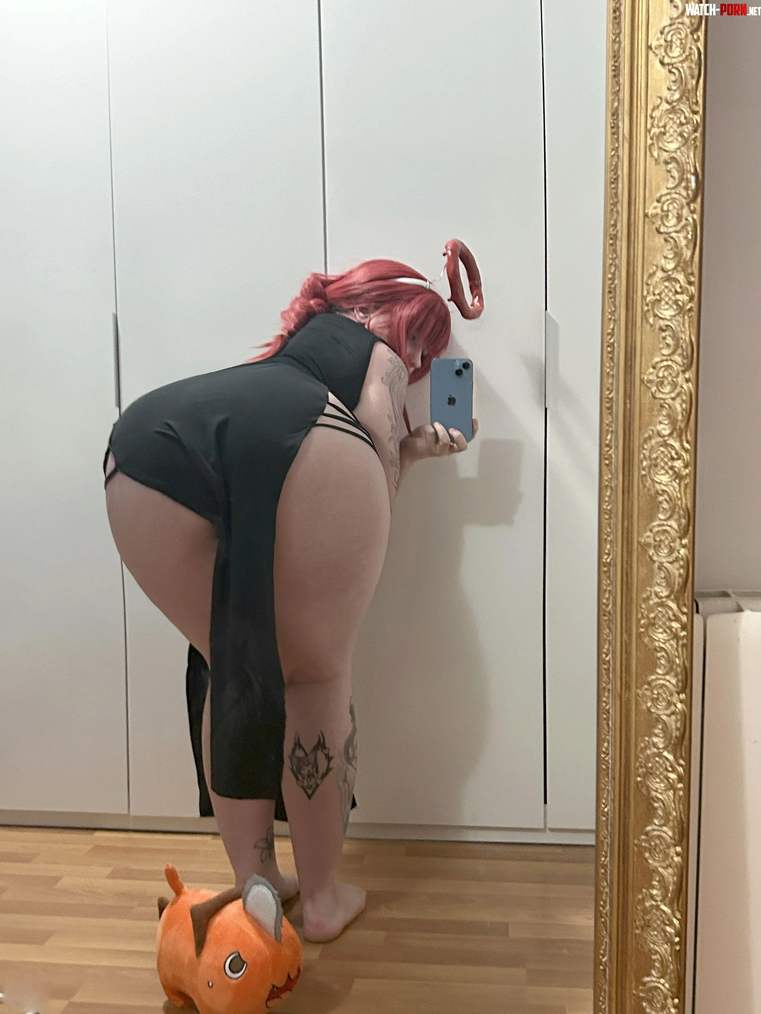 Makima's bent over ass (Kuroitsne) by Kurokitsunexcos