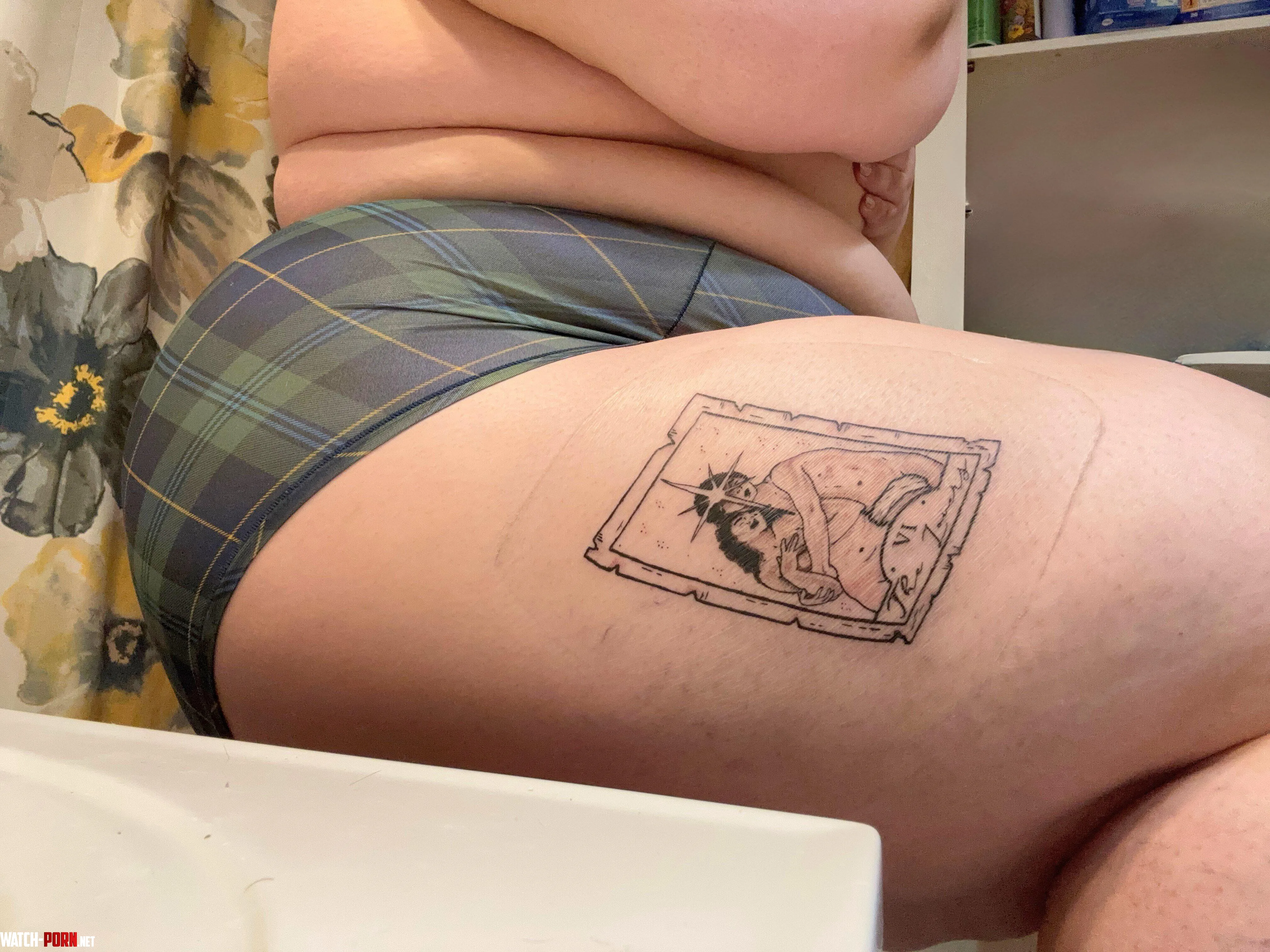My new tattoo really accentuates my juicy thighs by 0ceanshore
