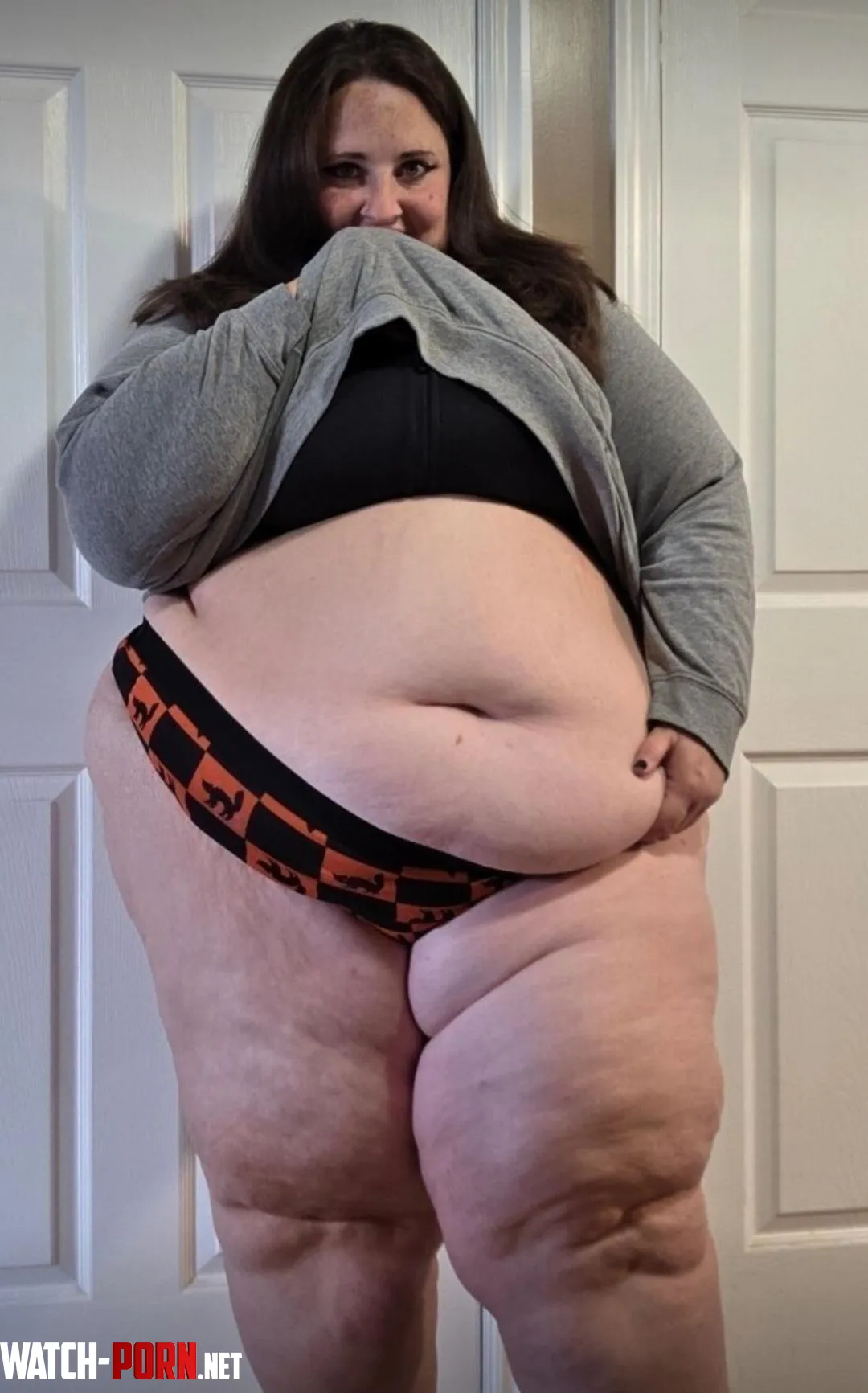 Curves that speak for themselves. by PlumCrazyRach