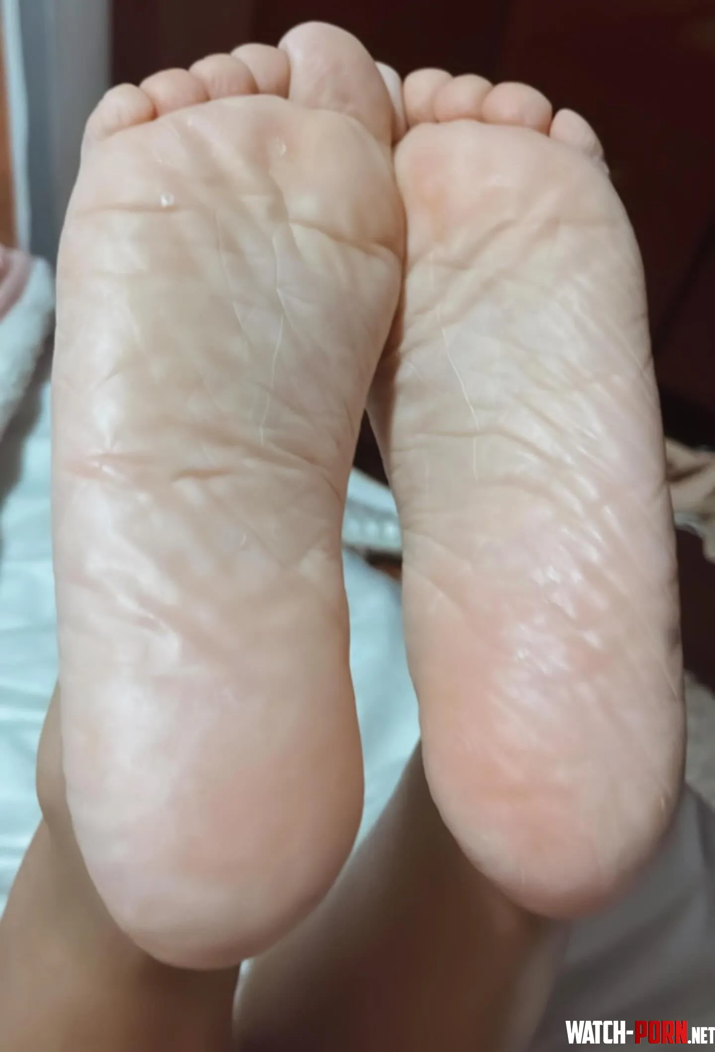 Enjoy the wrinkles on my soles. I need them counted. Do it by arboldebolas