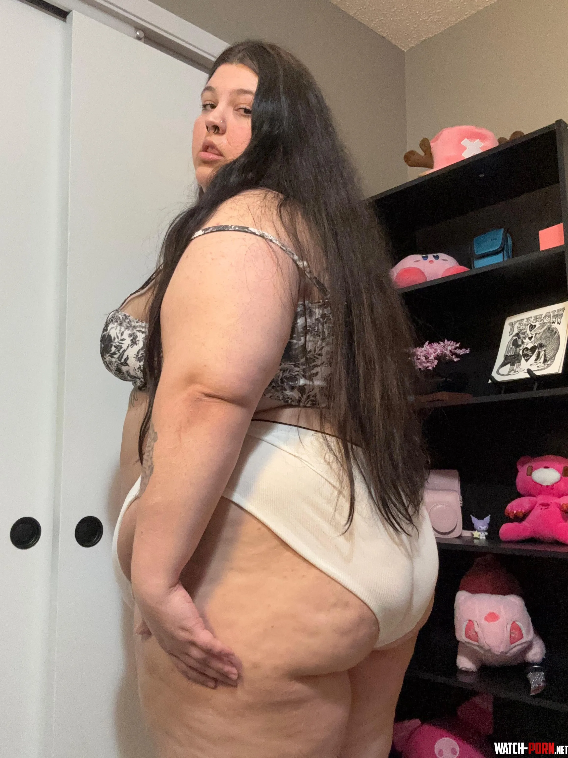 Just a curvy girlyyy 💕 by ChickenHater730