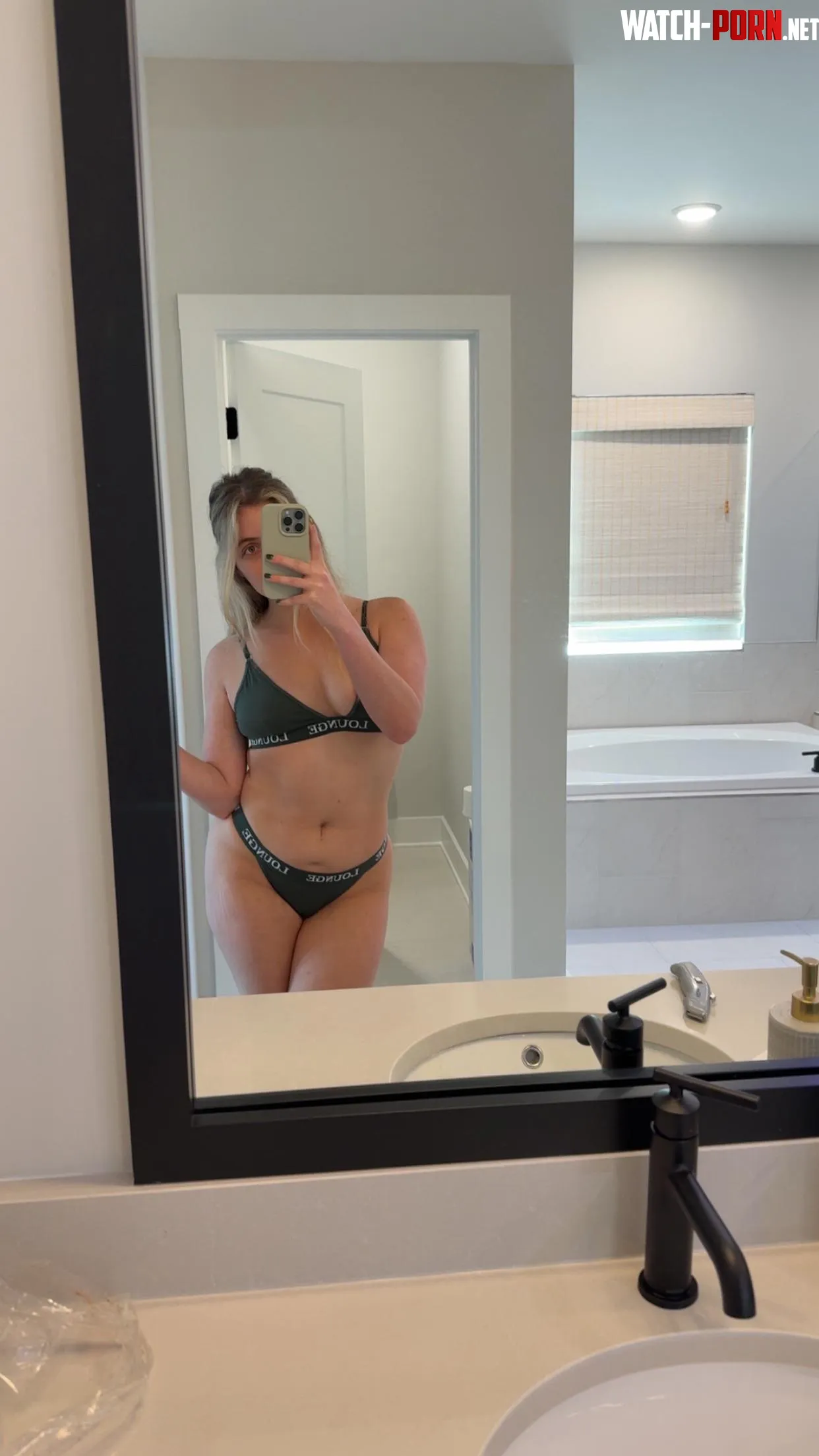 i wanna hangout by chloeafterdarkxo