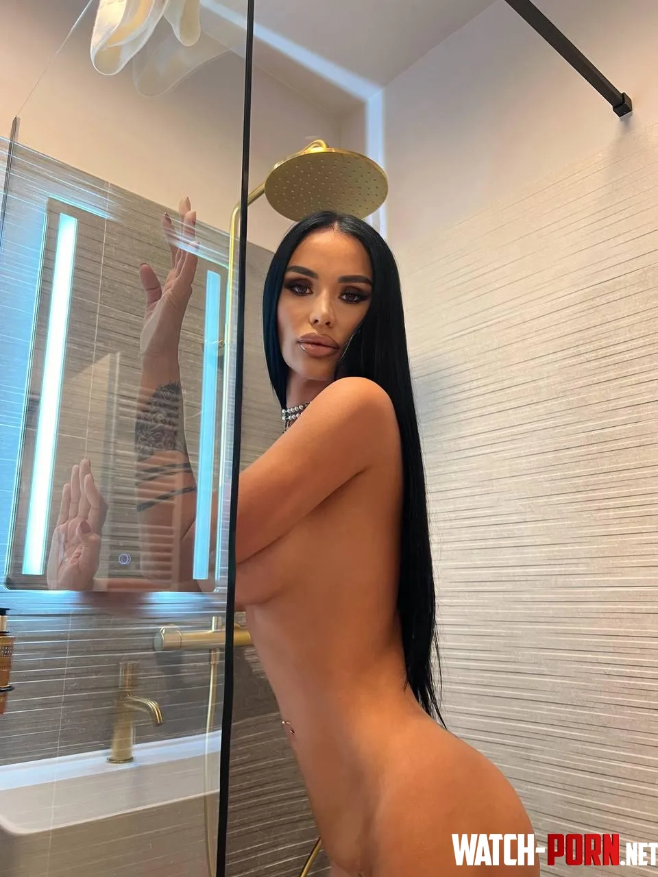 Brunette with very naughty thoughts by danielacruduu