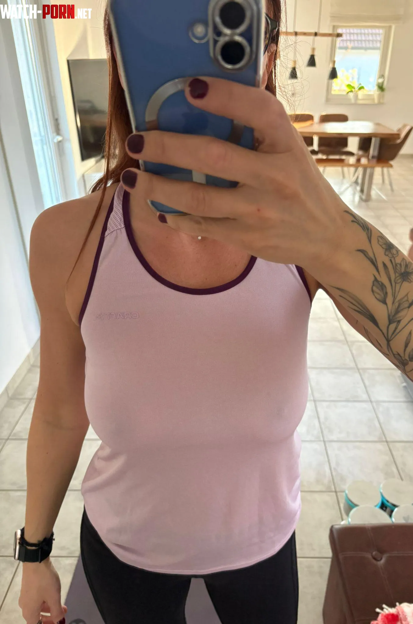 Ein perfektes Yogaoberteil. Ich trage nie einen BH darunter. by Joy_Oldlove2018