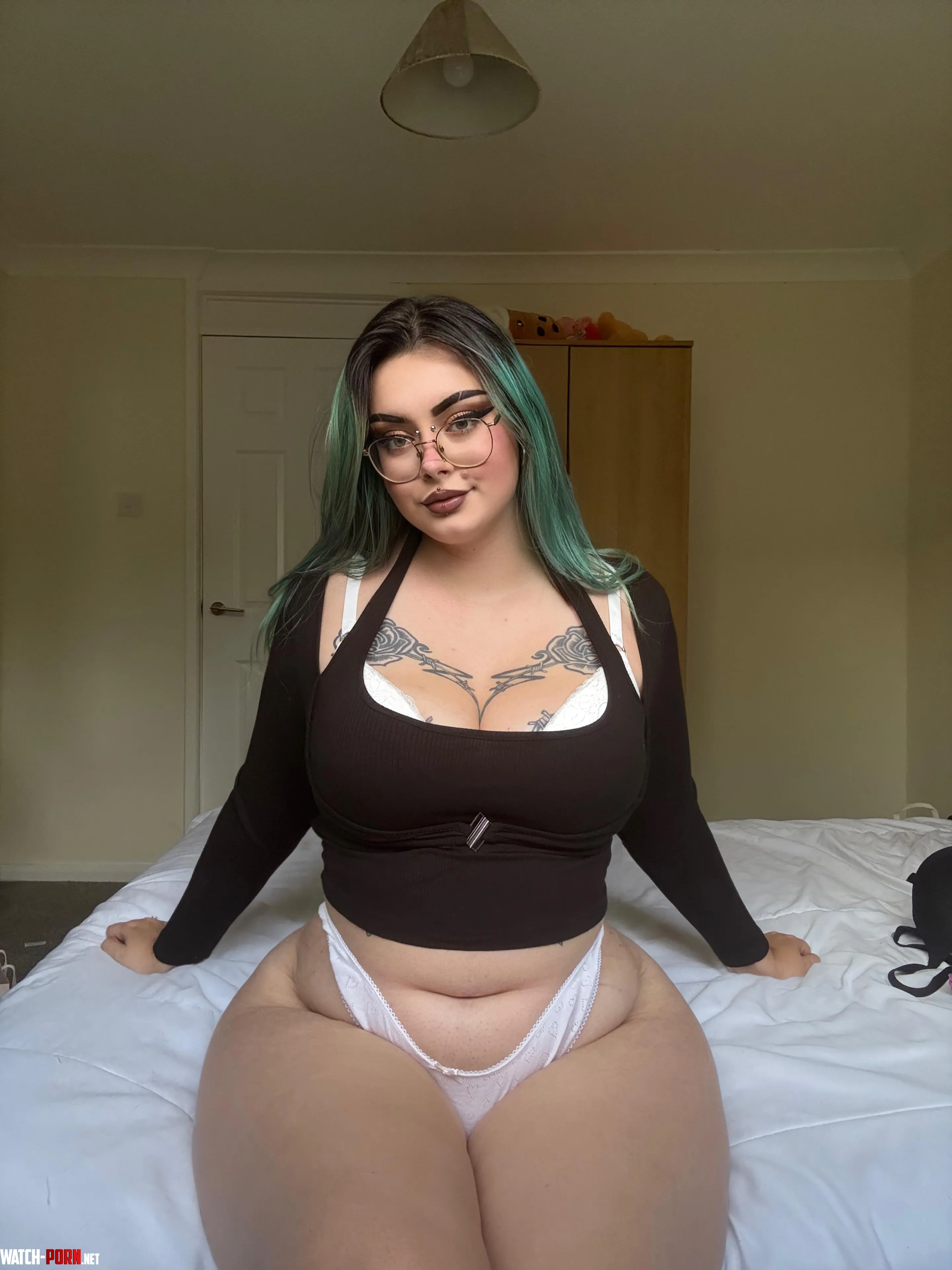 The best outfits come with a crop top by pastelxwh0re