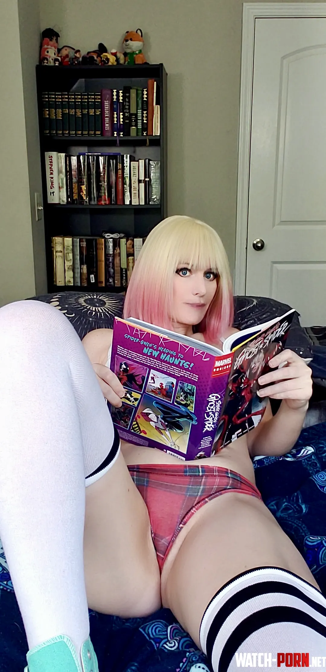 Wanna Read Comics Between Rounds With a Nerdy Girl... [F] by SunnyBunnyMina