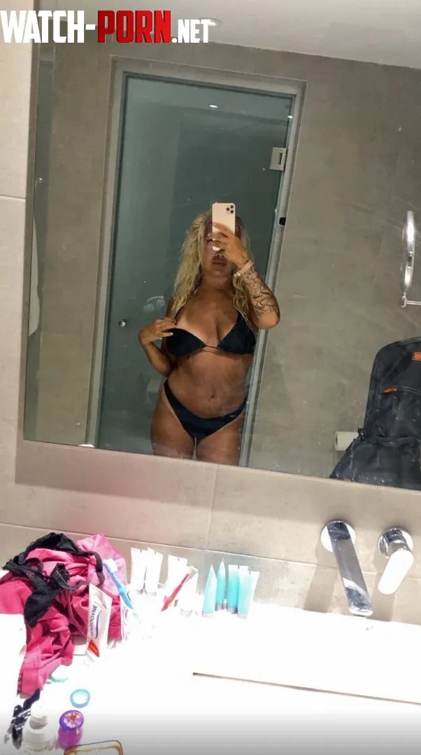 Hade du kunnat gå ut med mig?🥺 svara ärligt by Stunning-Force-5600