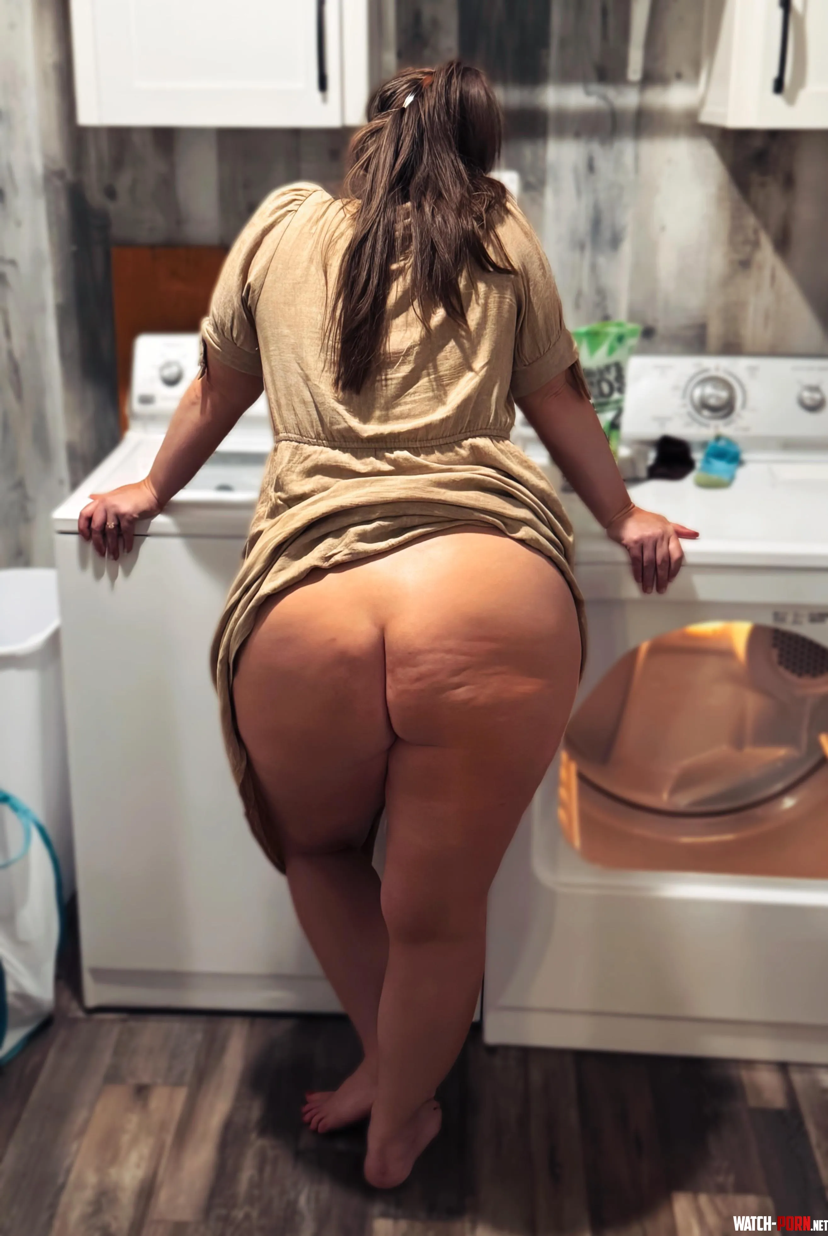 F38 curvy wife and mom of 3 breaking up the monotony of laundry 😘 by Acrobatic-Art-7456