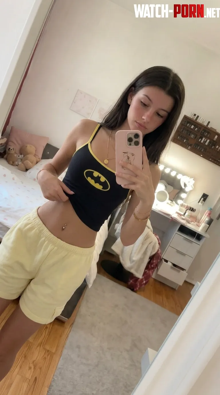 this crop top is just wowww by Gothygirlly