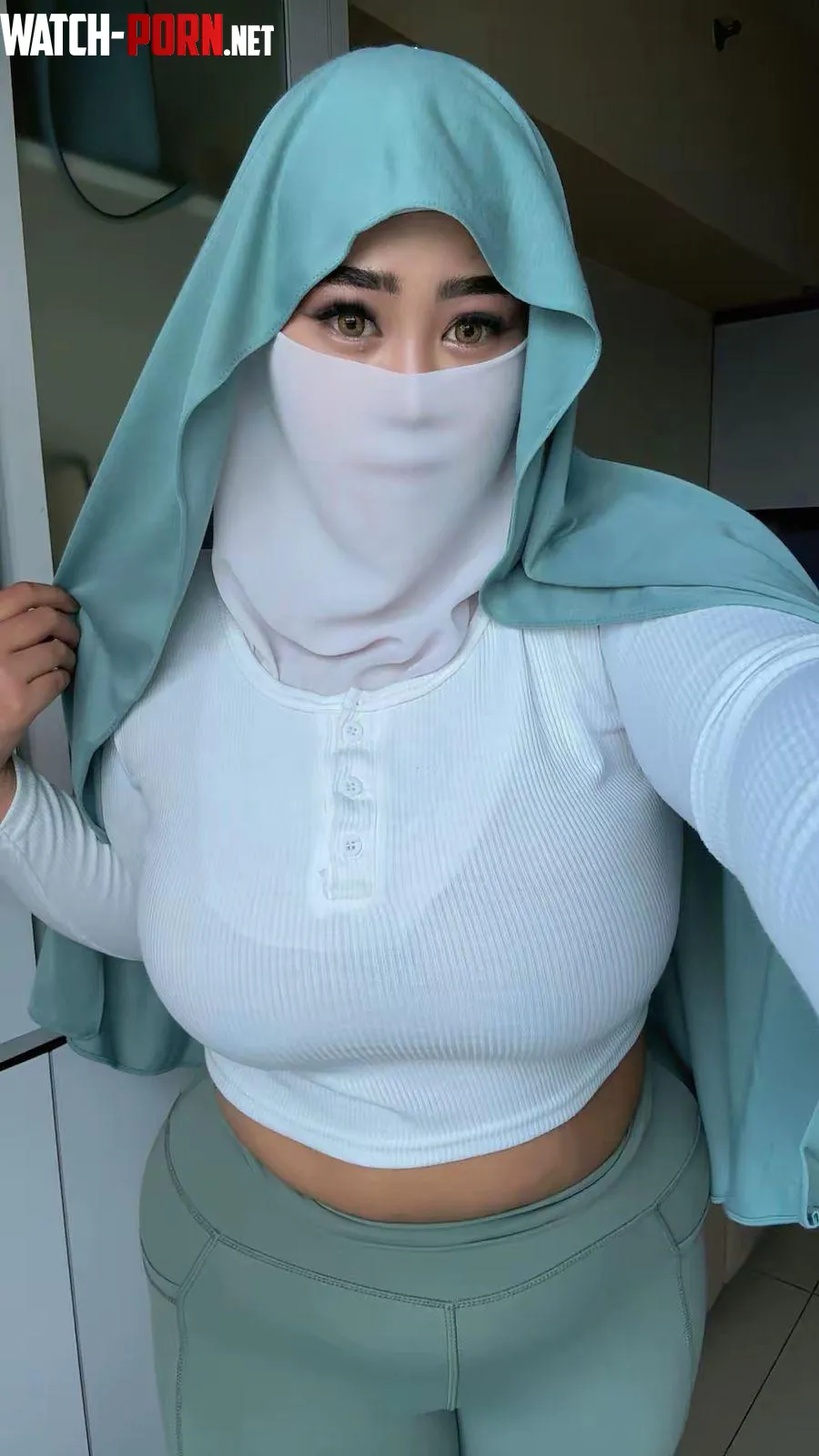 Curvy by RetroAstroBabe