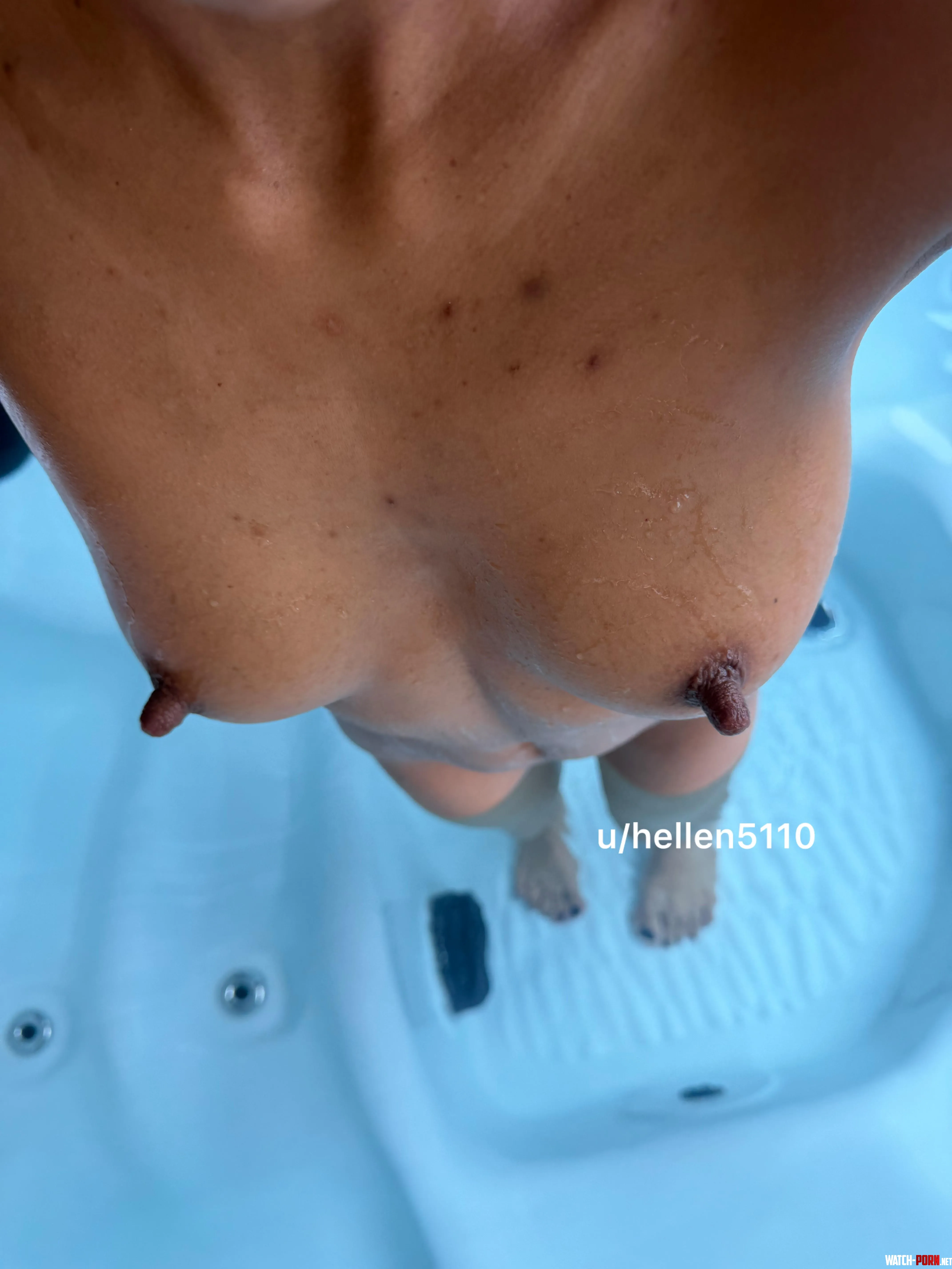 Wet nipples by hellen5110