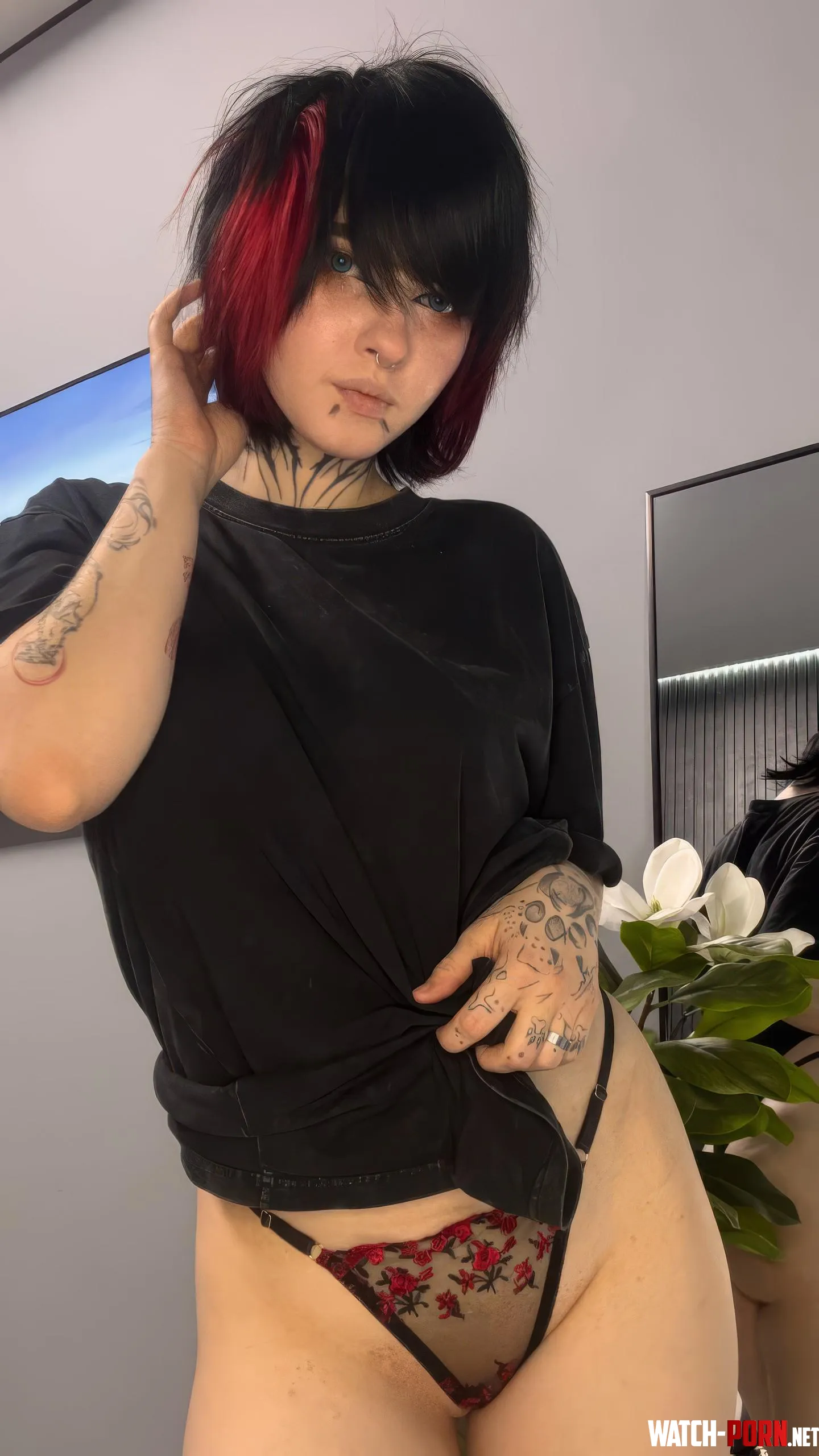 You into girls like me? by peonypeace