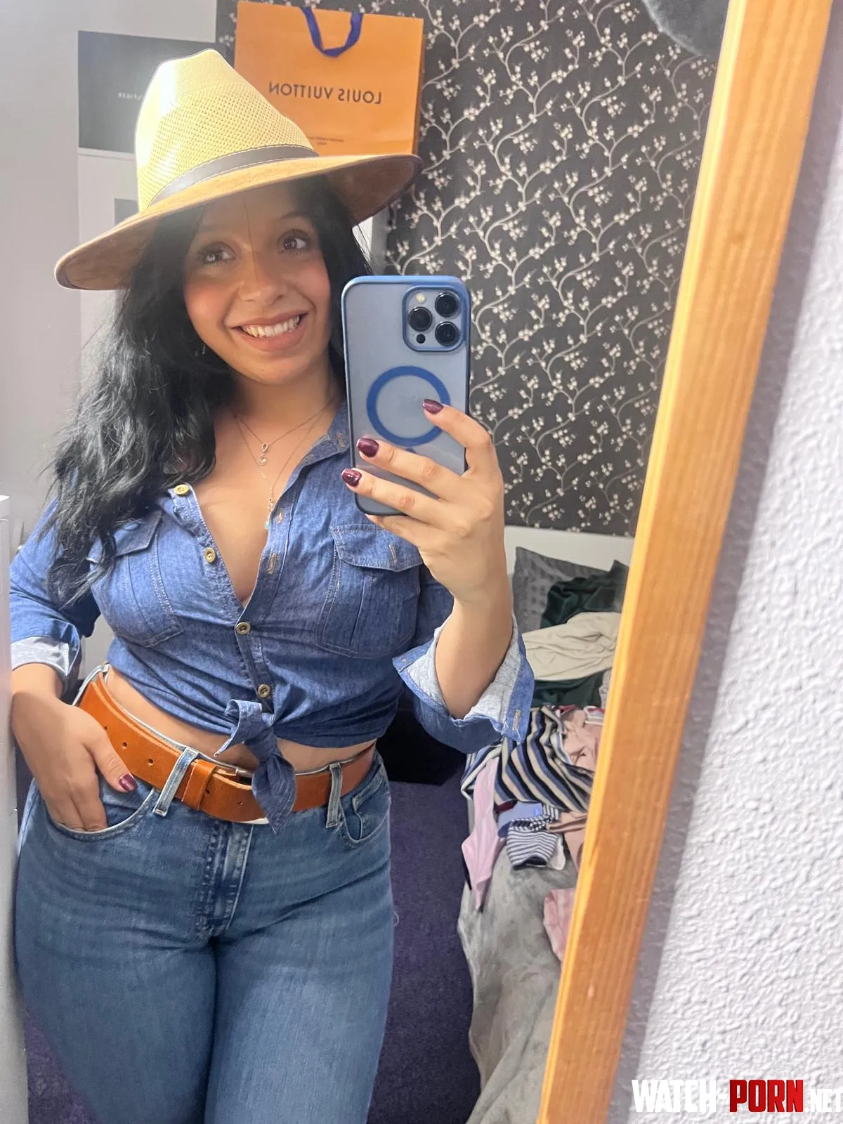 I love taking pictures of myself by Galadriel69_