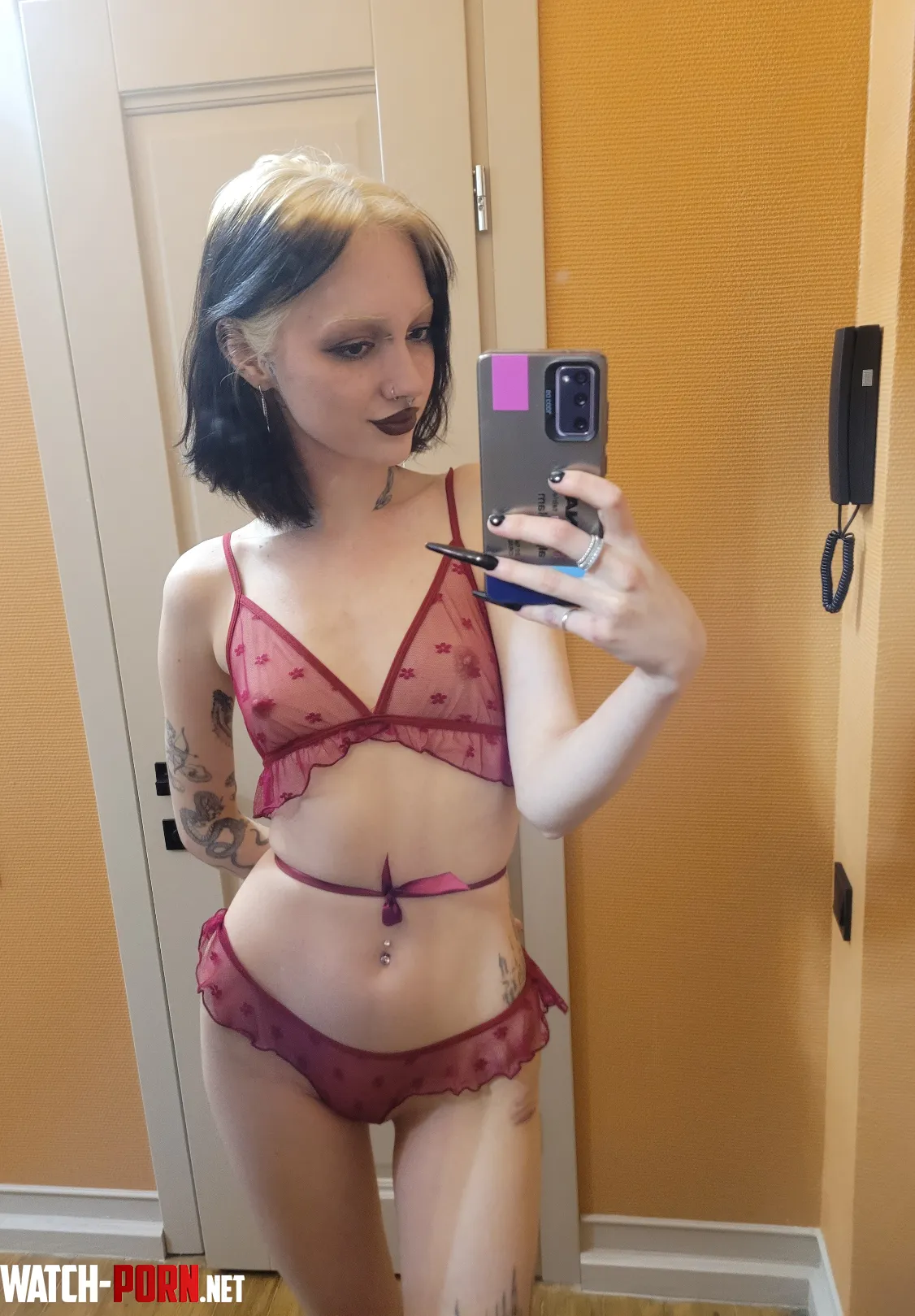 I love taking  selfies in the mirror by 555winkme