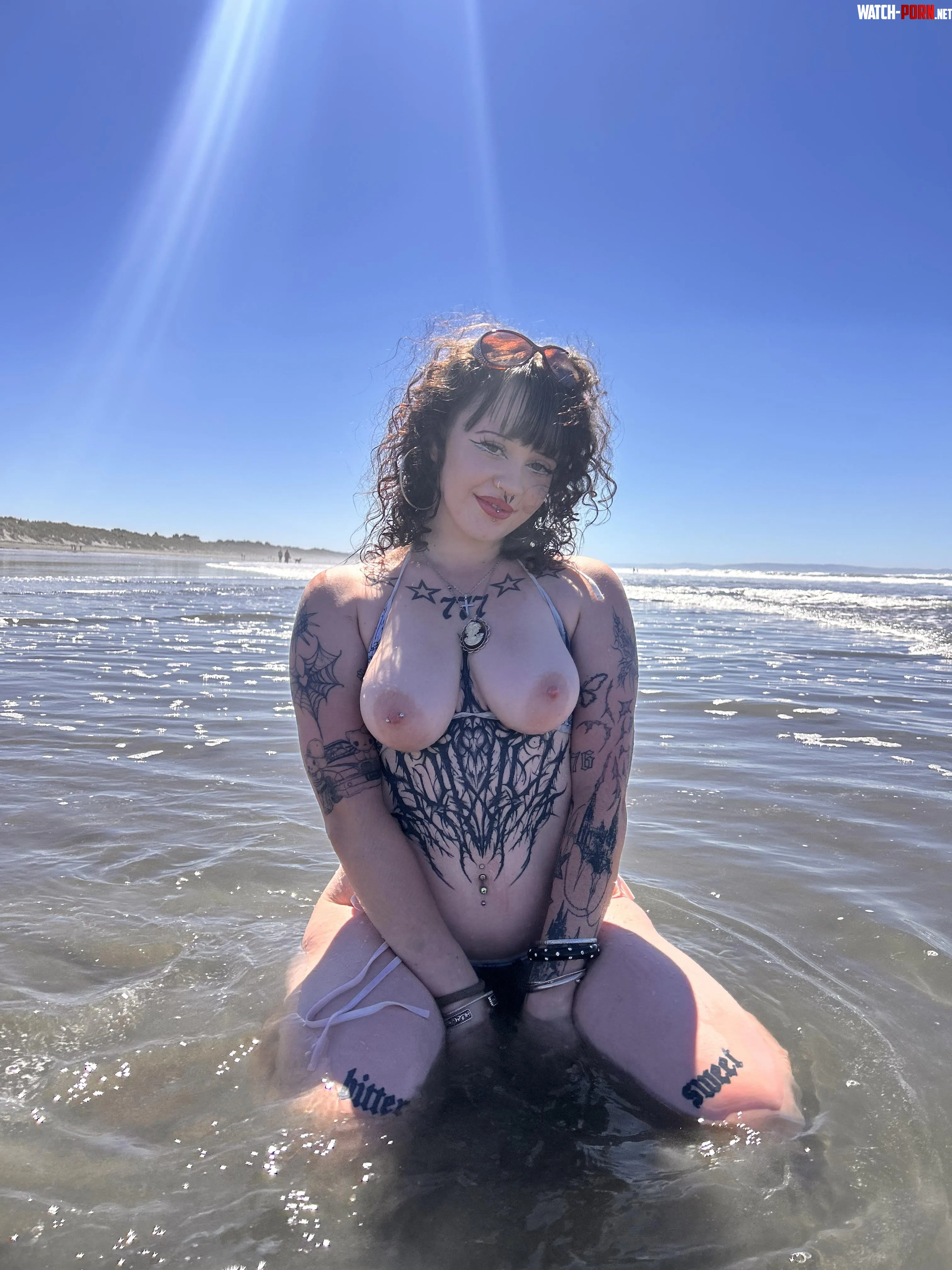 Rare sighting of a goth girl at the beach by pixiecxm