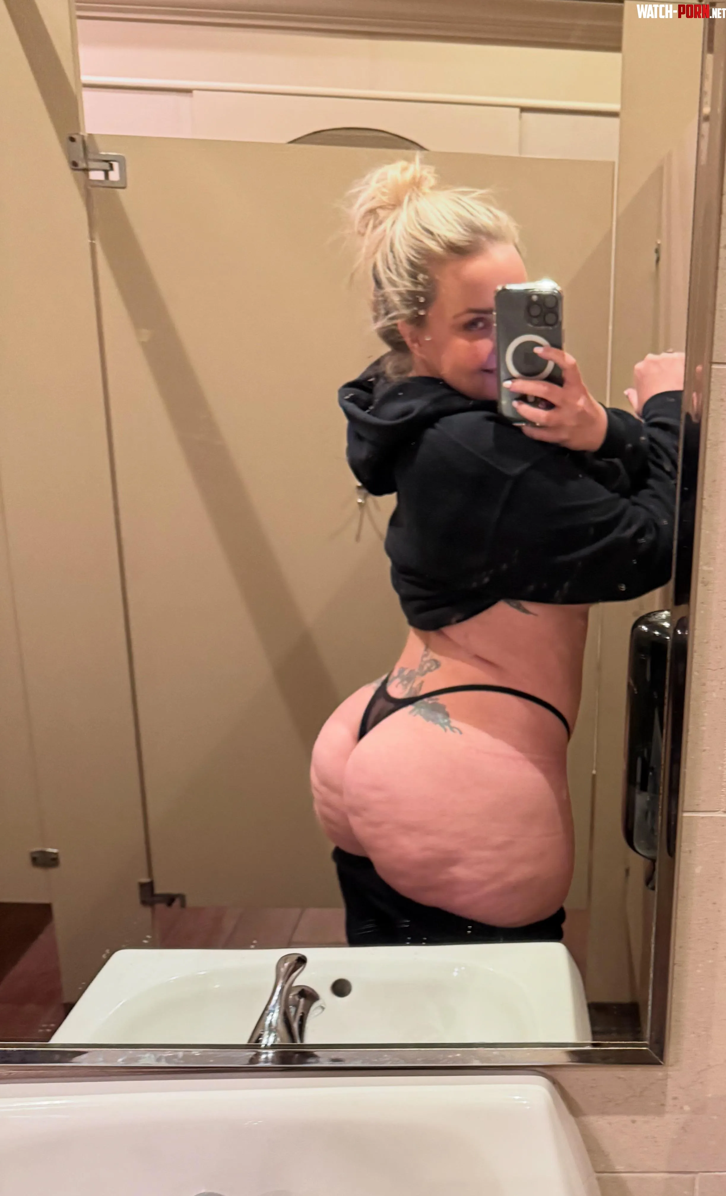 Curvy MILF with a phat ass (f) dinner is served by NikkiNeedsMore