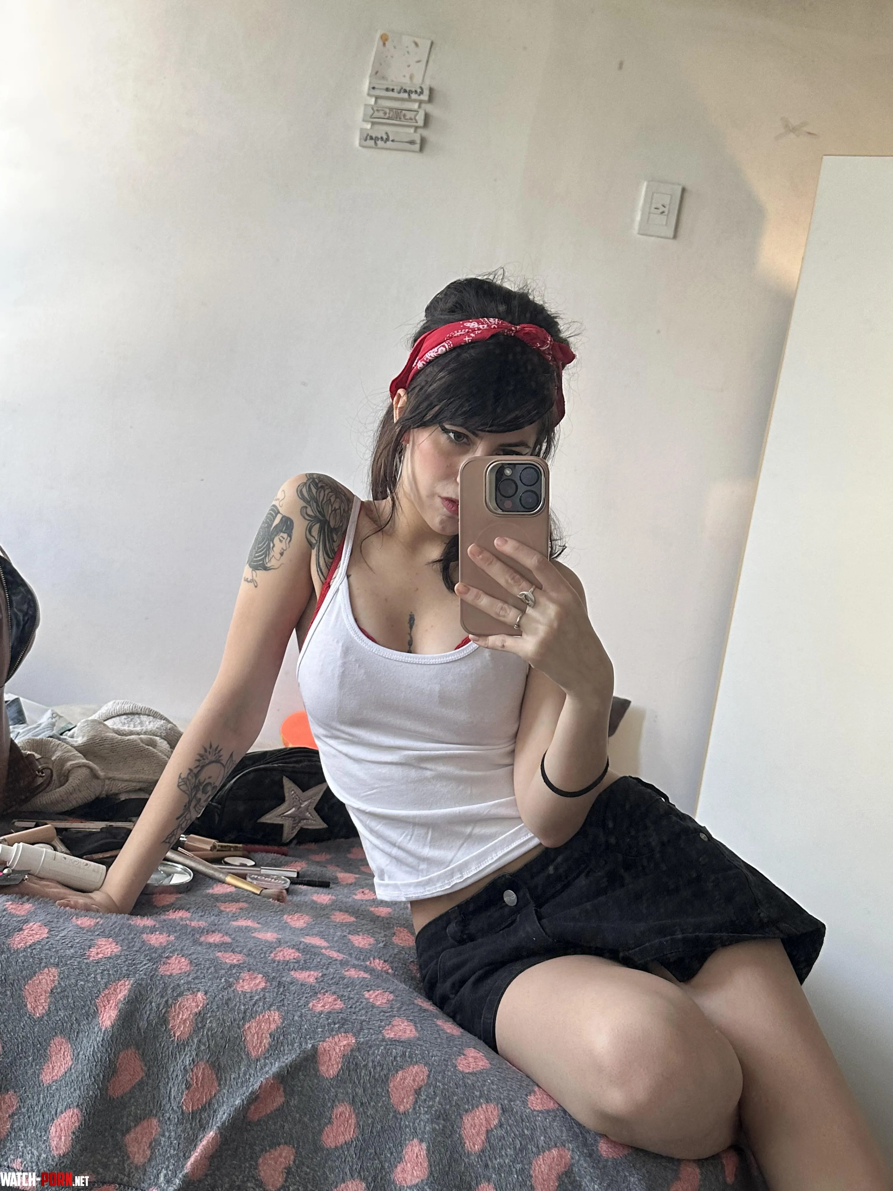 cropped top look so good on me by fieryroe