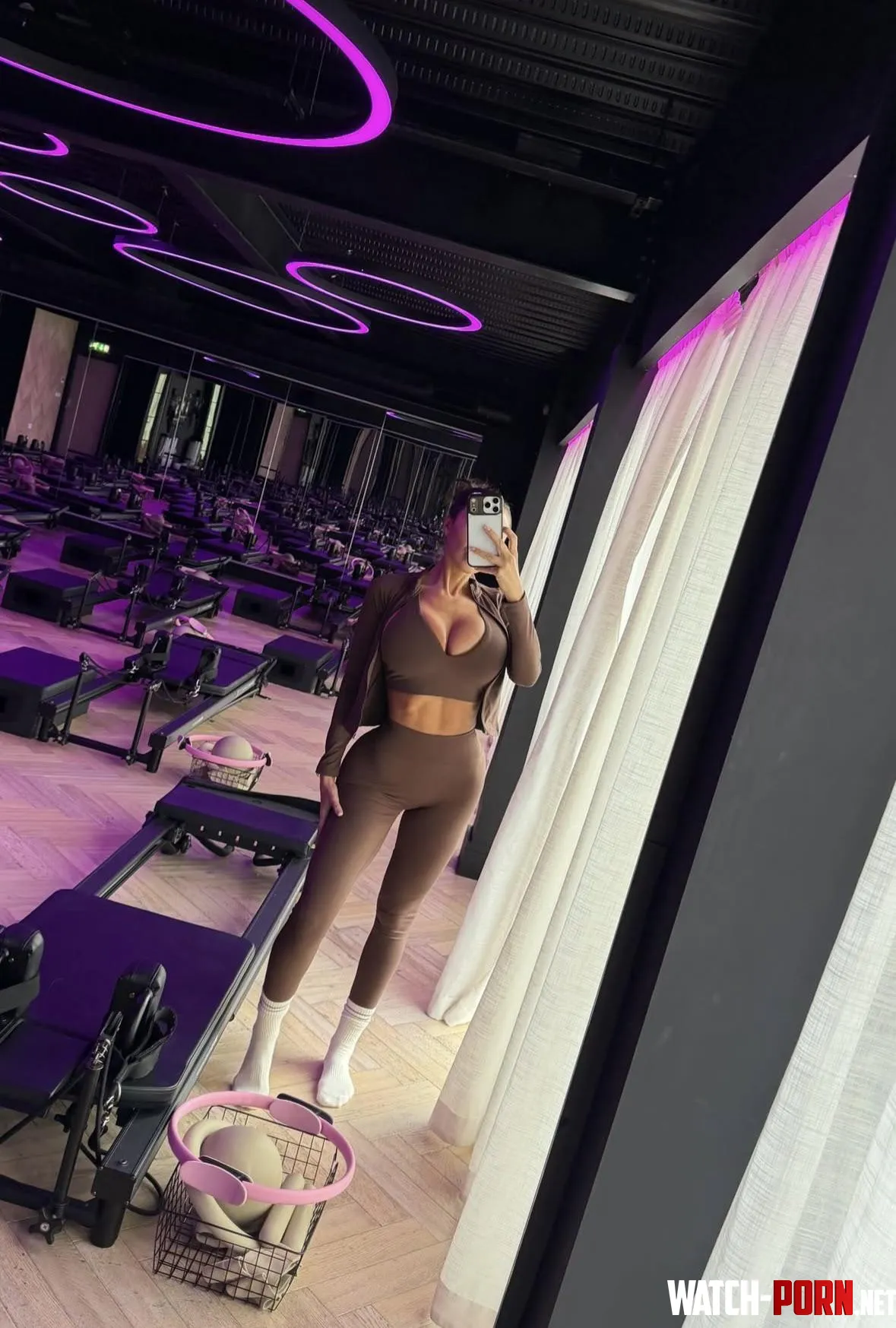 All trophy’s keep their body tight by Chloeroseuk9