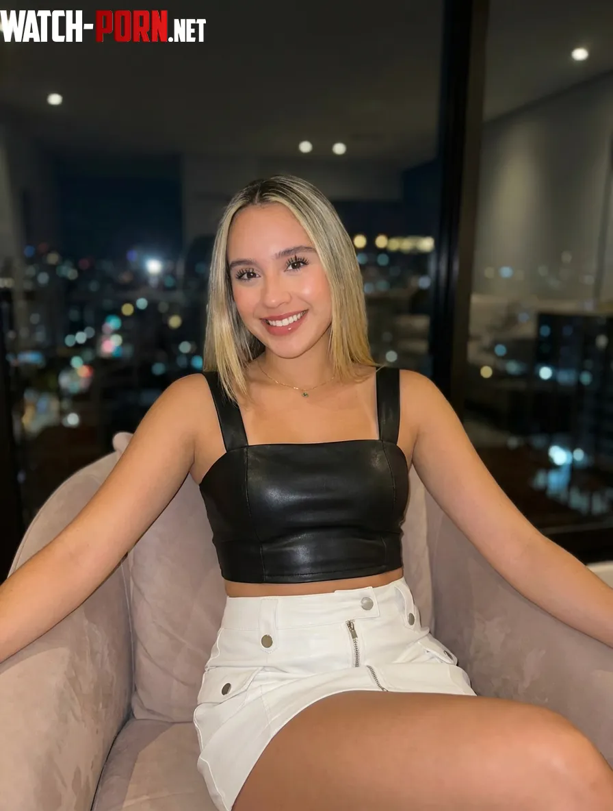 think im pretty enough? by SunnyPetalss