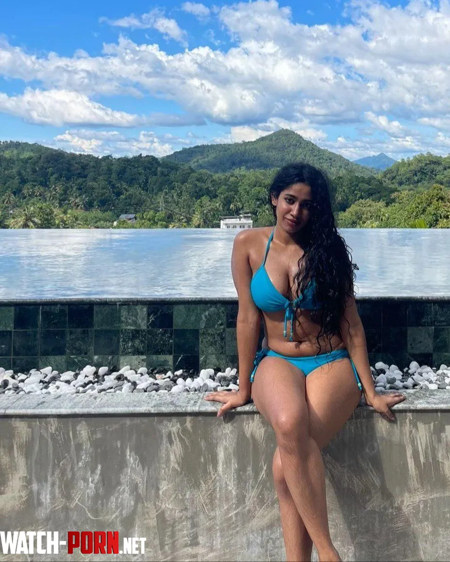 The sky looks pretty today by ThaybahMo