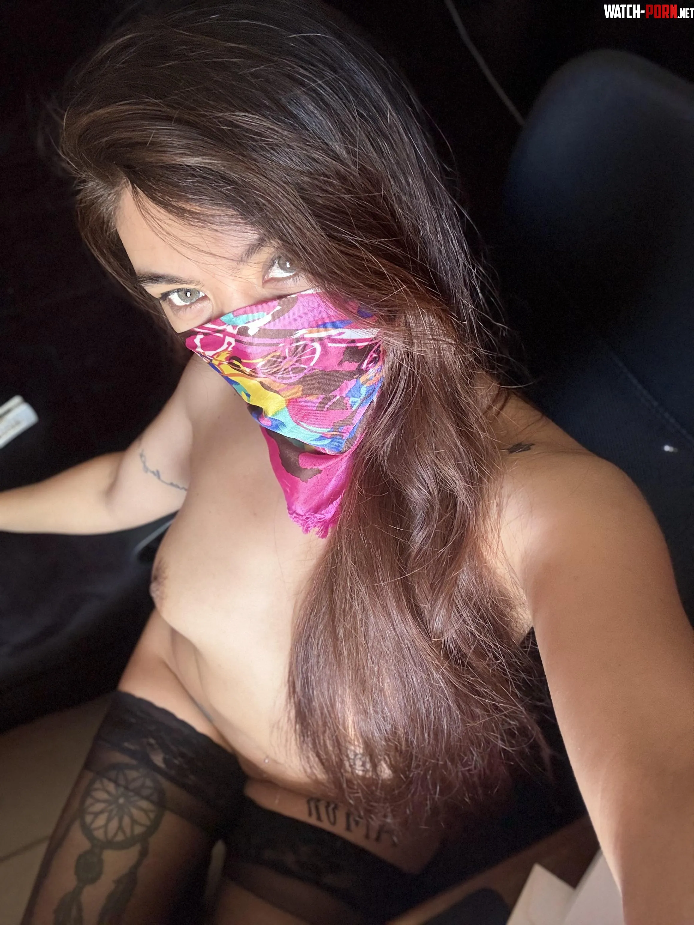 En la oficina desnuda by andyflovar